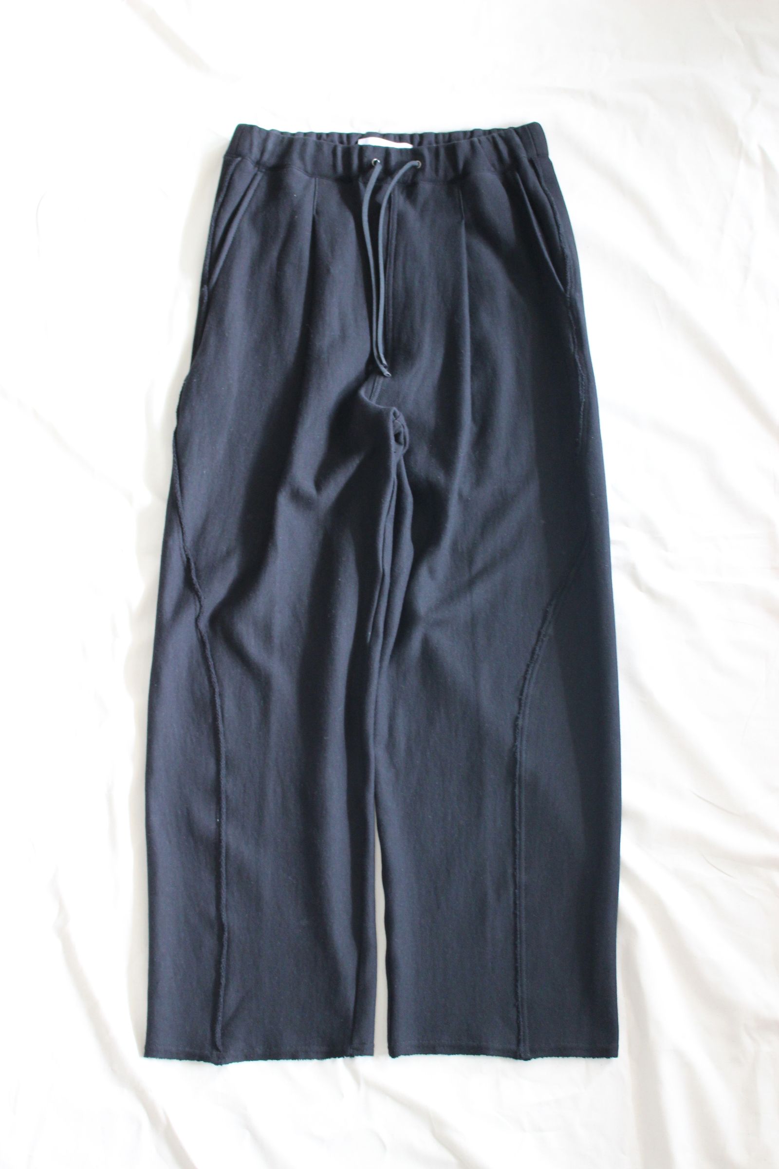 HAKEEM TWIST TROUSERS | BLACK | スウェットパンツ