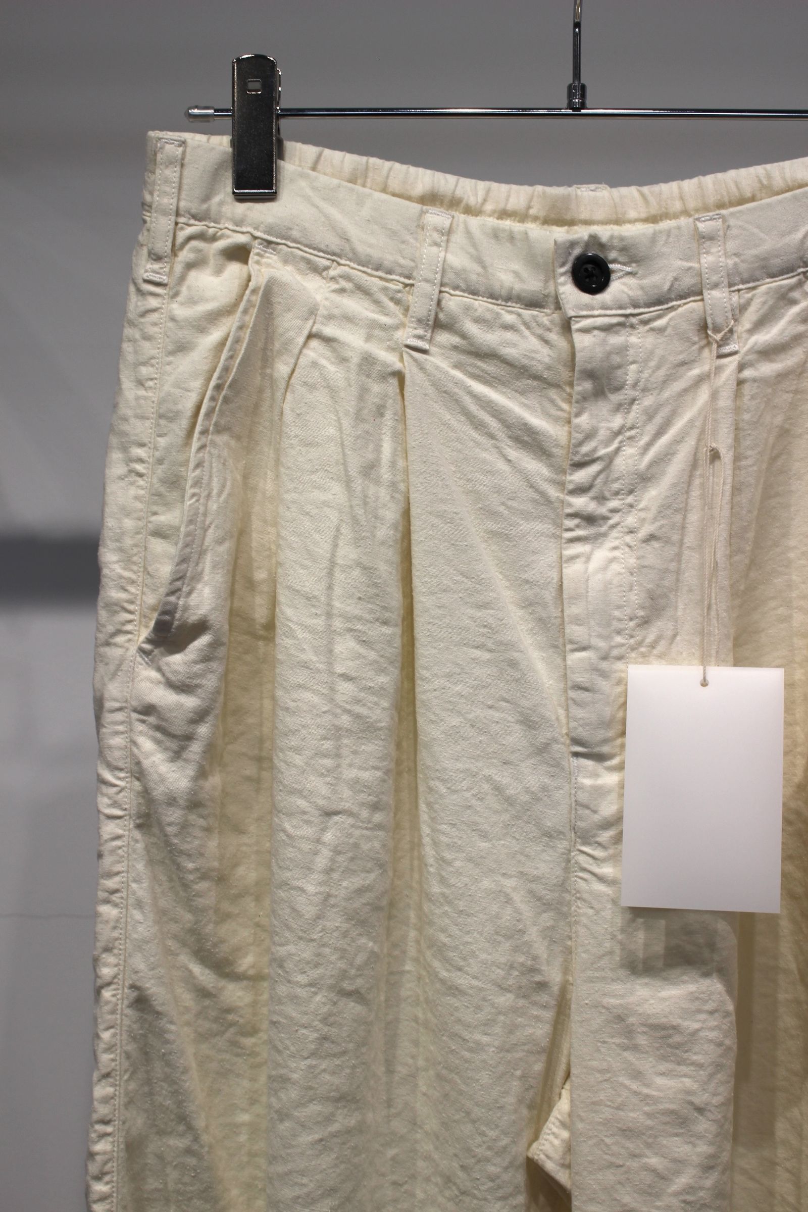 S/L TUCK EASY SLACKS | D.WHITE | スラックス