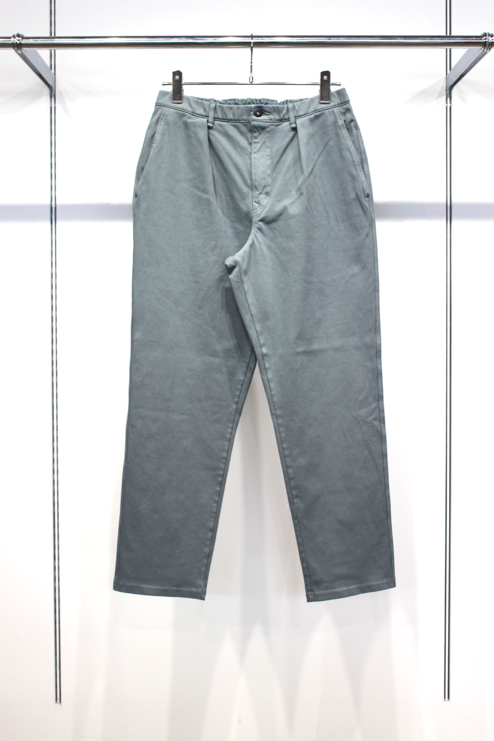KNIT DENIM 1 TUCK EZ TAPERED SLACKS | STEEL GRAY | ニットデニム