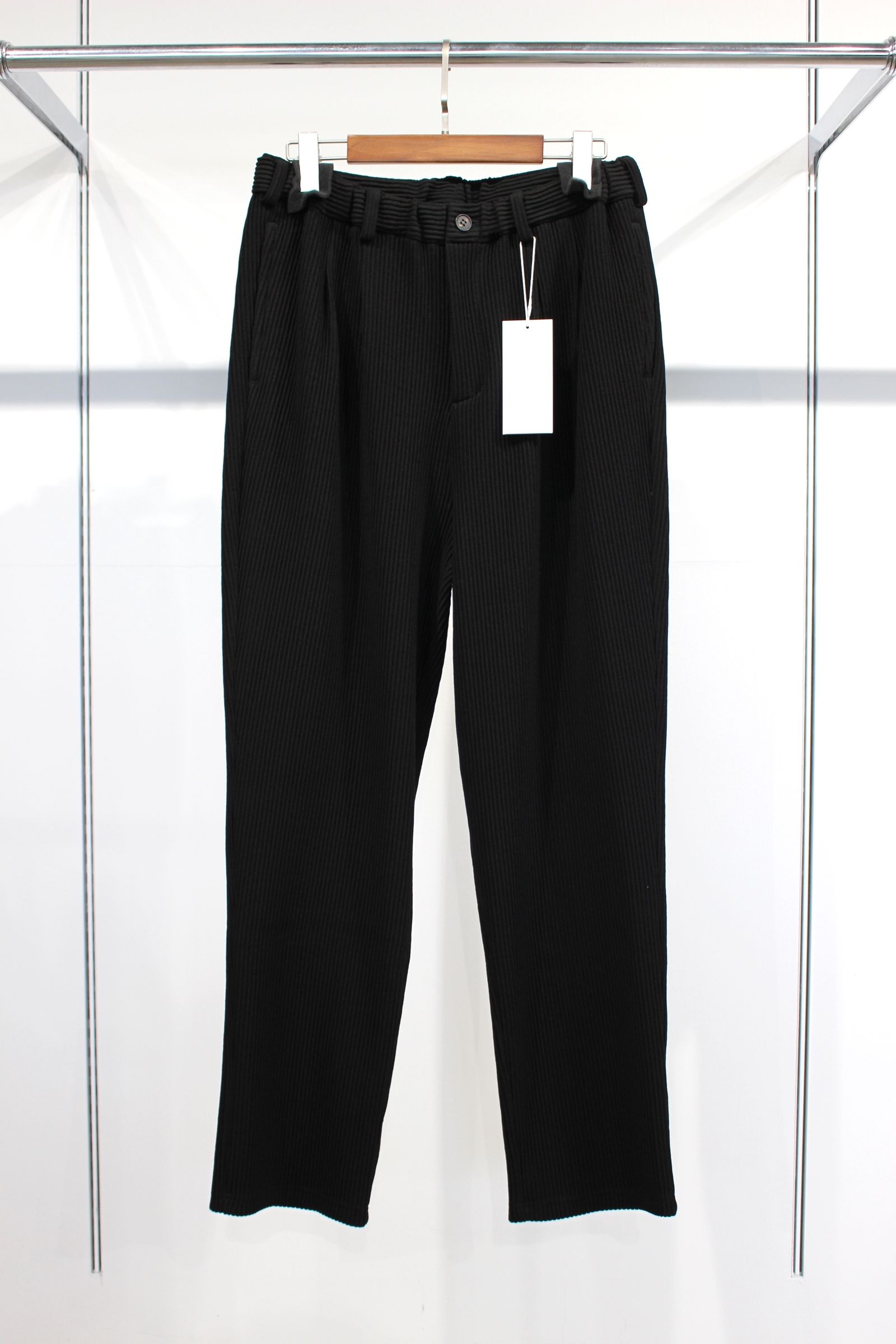 RIPPLE TAPERED SLACKS/BLACK