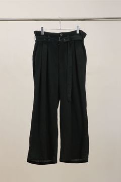 [ラスト1点] BELTED CREPE TUCK SLACKS | BLACK | スラックス