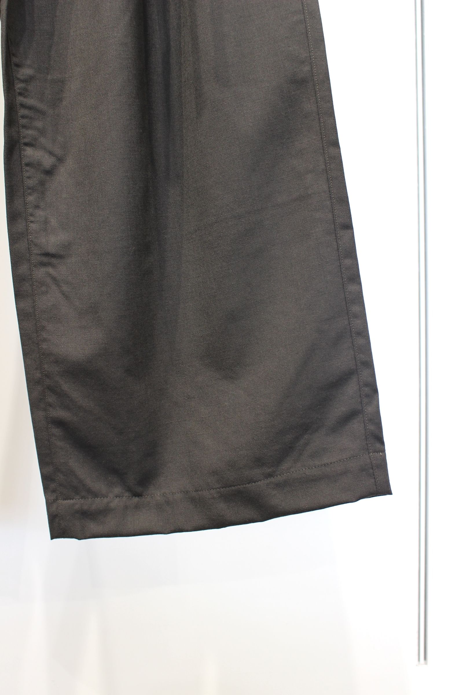 WOOL CALMSSKIN TUCK EASY SLACKS | OLIVE | スラックス