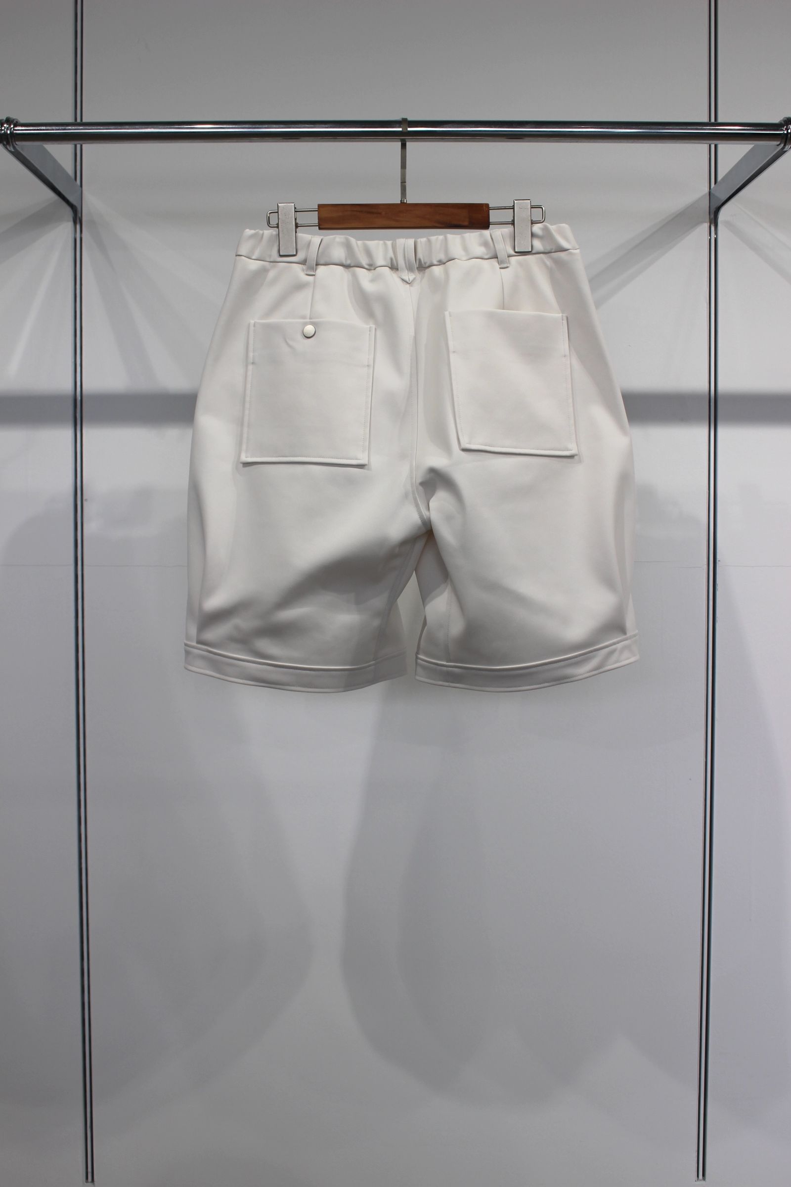 TEXBRID® HEM TUCK SHORTS | DULL WHITE | ショートパンツ