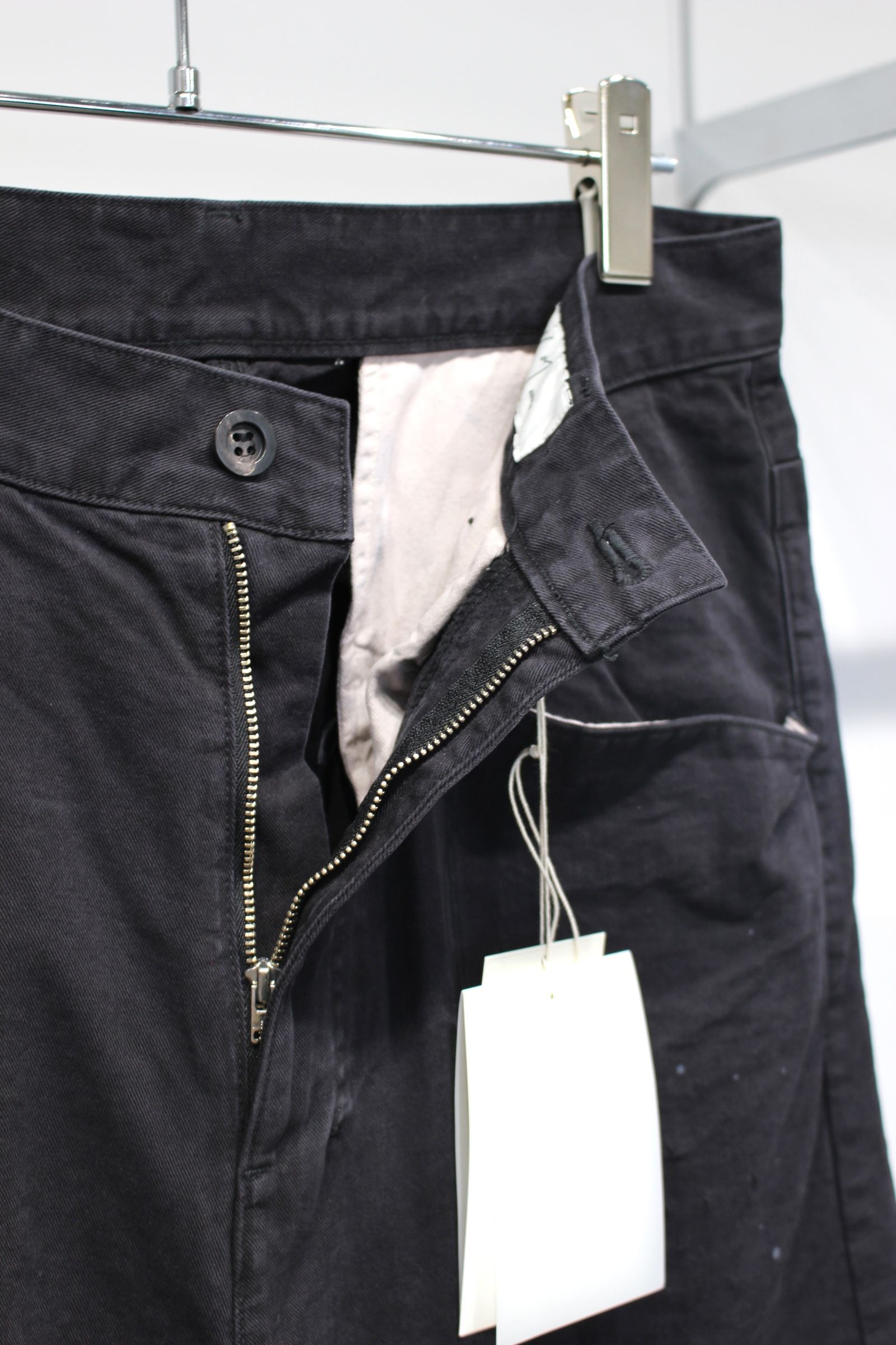 AGING CHINO SLACKS | BLACK | チノスラックス