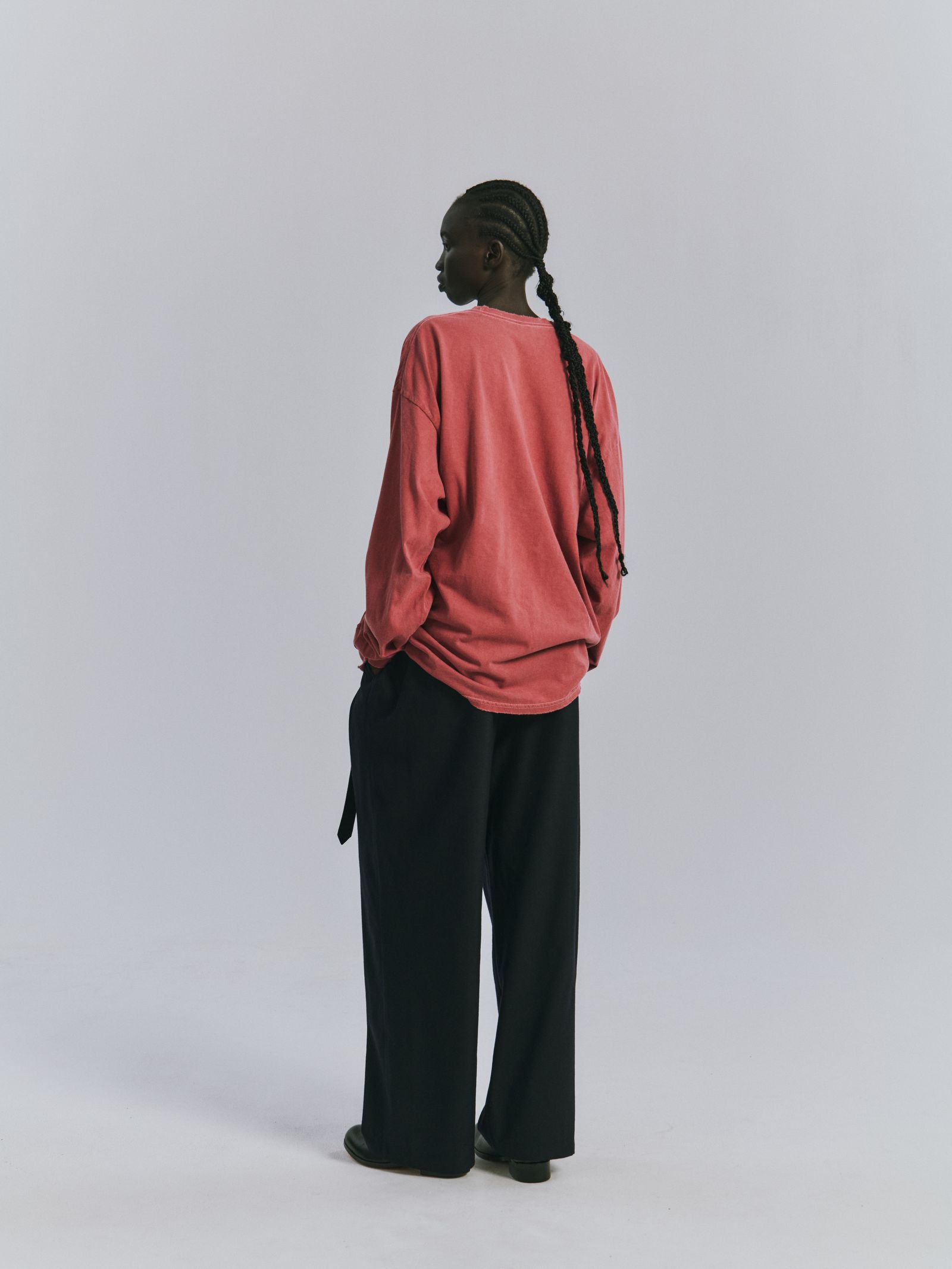 WOOL SATIN BELT-LESS SLACKS | BLACK | スラックス
