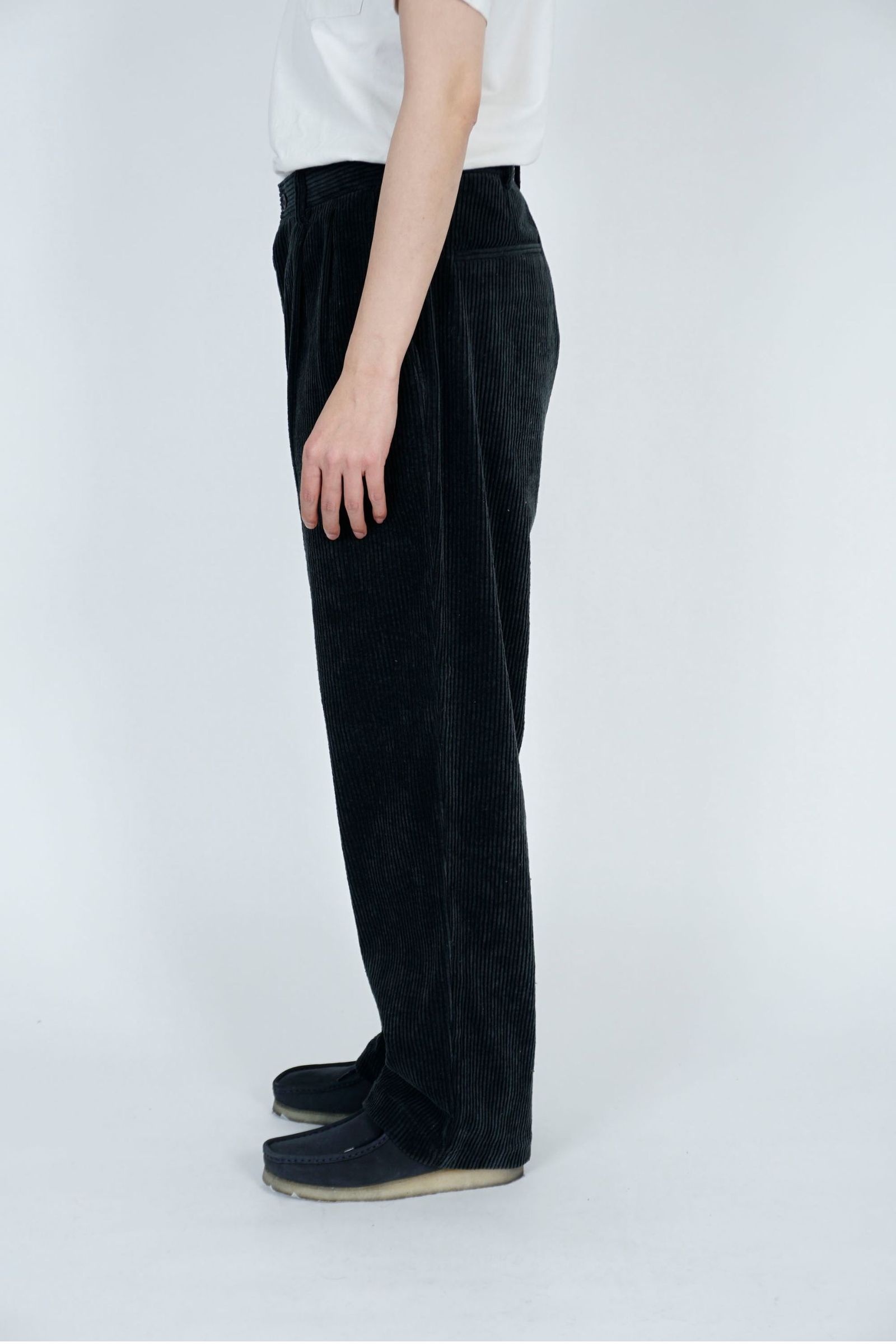 EVCON - 2TUCK CORDUROY PANTS/BLACK | NapsNote