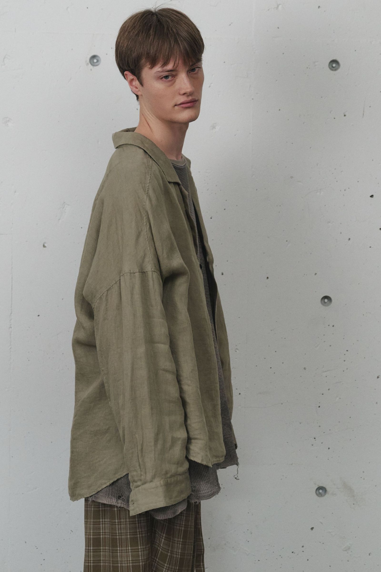 100/S LINEN TAILORED SHIRT | KHAKIBEIGE | シャツ