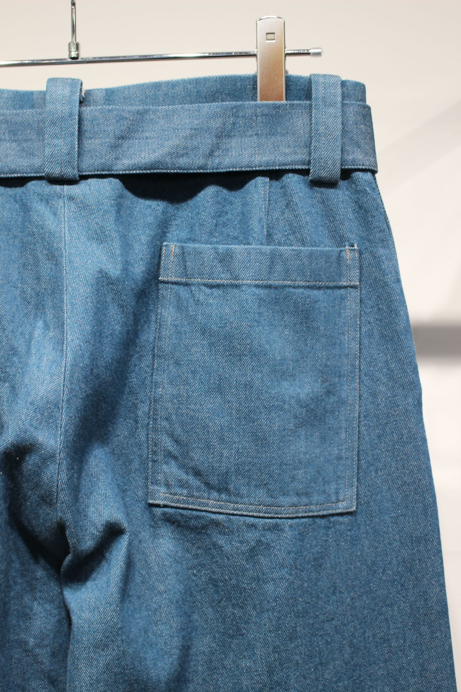 BLUE SHUTTLE DENIM BELTED FRENCH ARMY MIL BAGGY TROUSER | BLUE | デニムパンツ