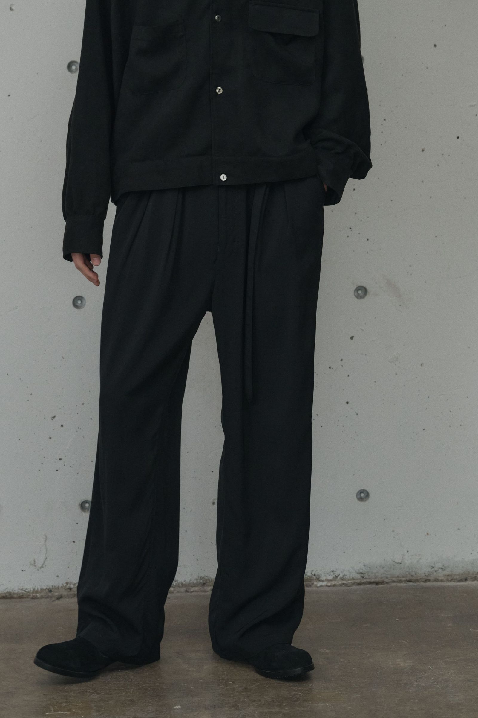 [ラスト1点] VISCOSE BELT-LESS TROUSERS | BLACK | スラックス