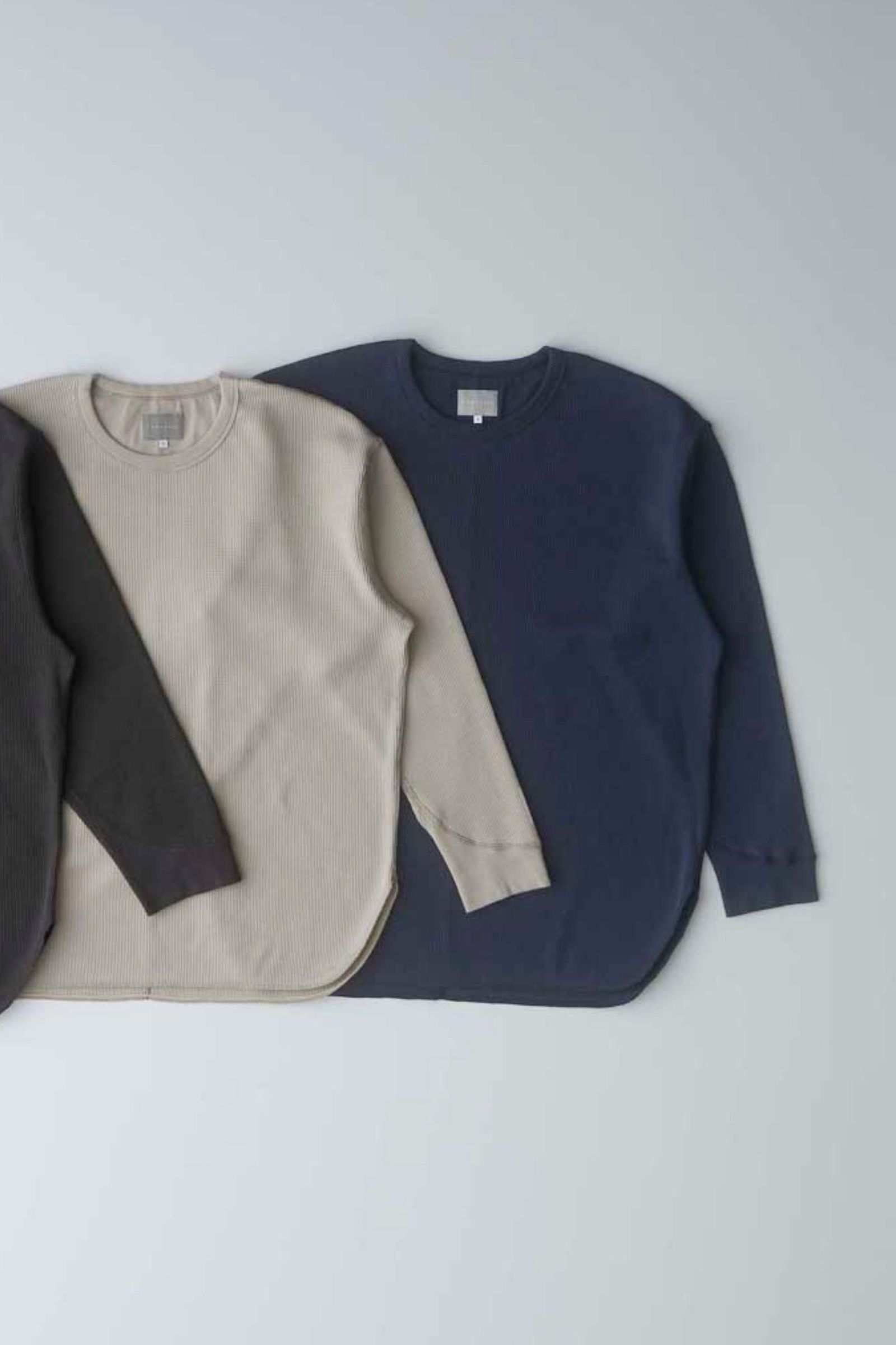 CREWNECK WAFFLE L/S TEE | NAVY | カットソー