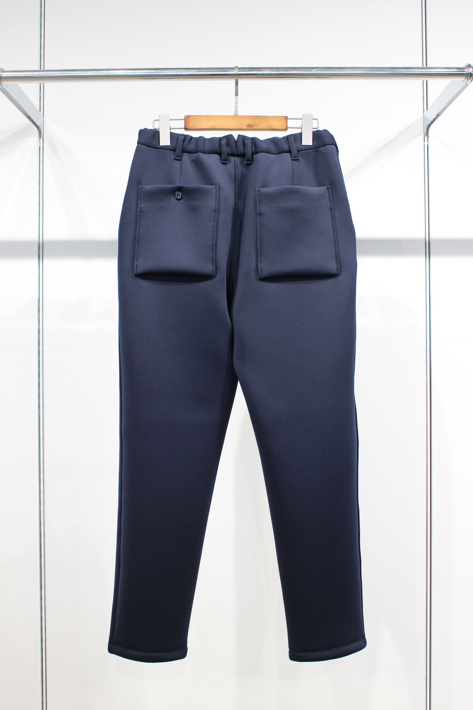 SMOOTH DOUBLE-KNIT TROUSERS | NAVY | パンツ