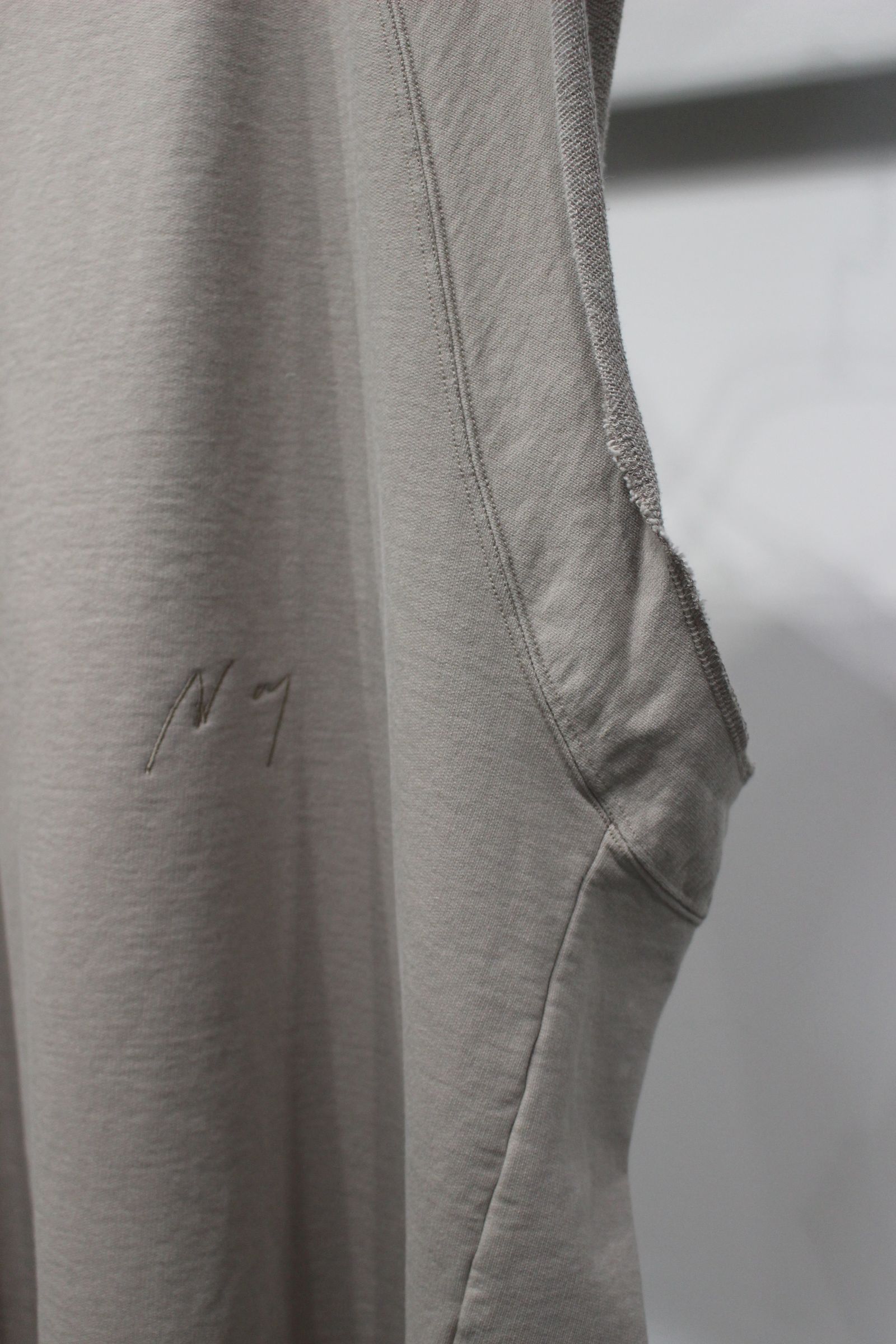 FADED SLEEVELESS T-SHIRT | BEIGE | カットソー
