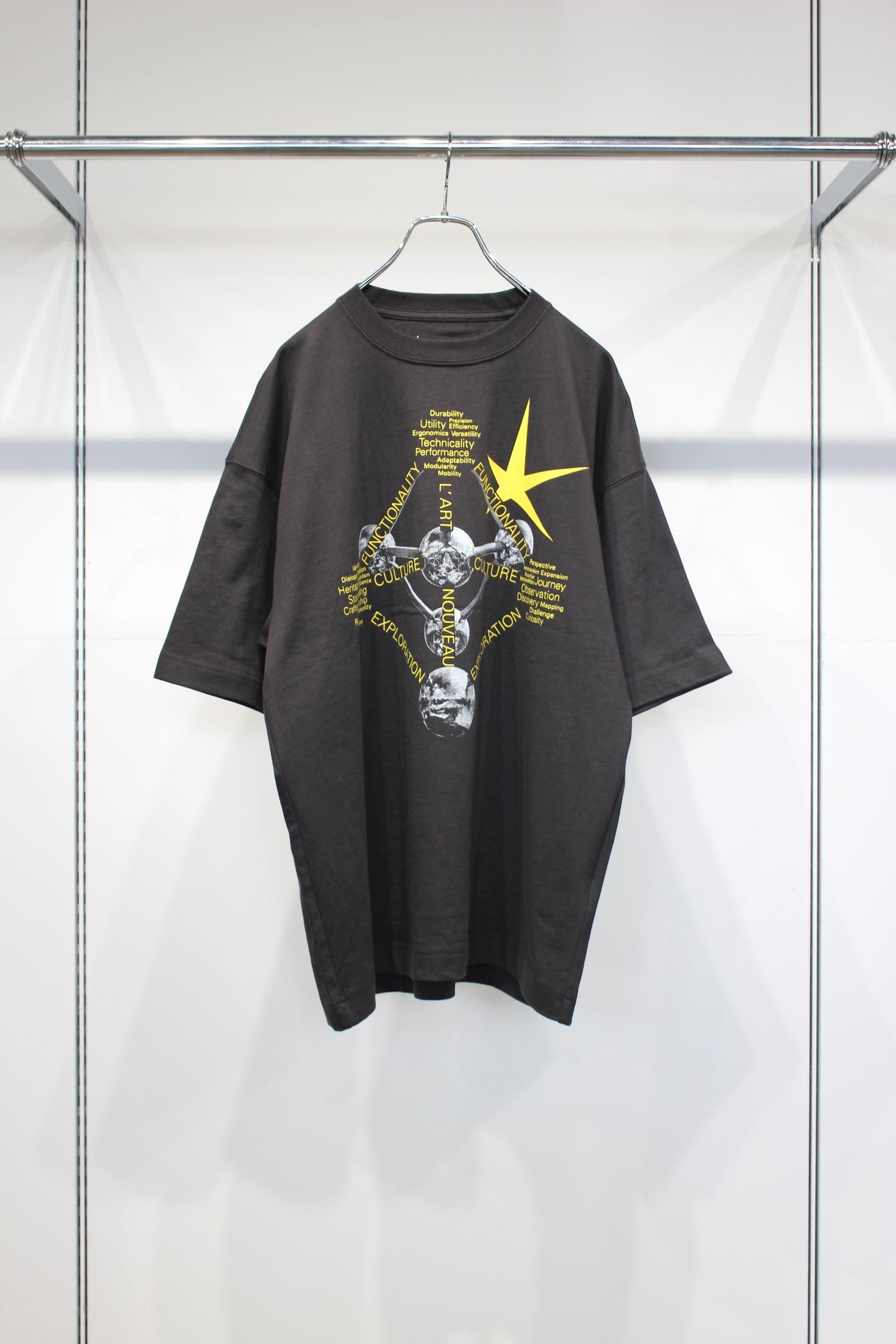 WORDCORE ON ATOMIUM T | Charcoal | カットソー