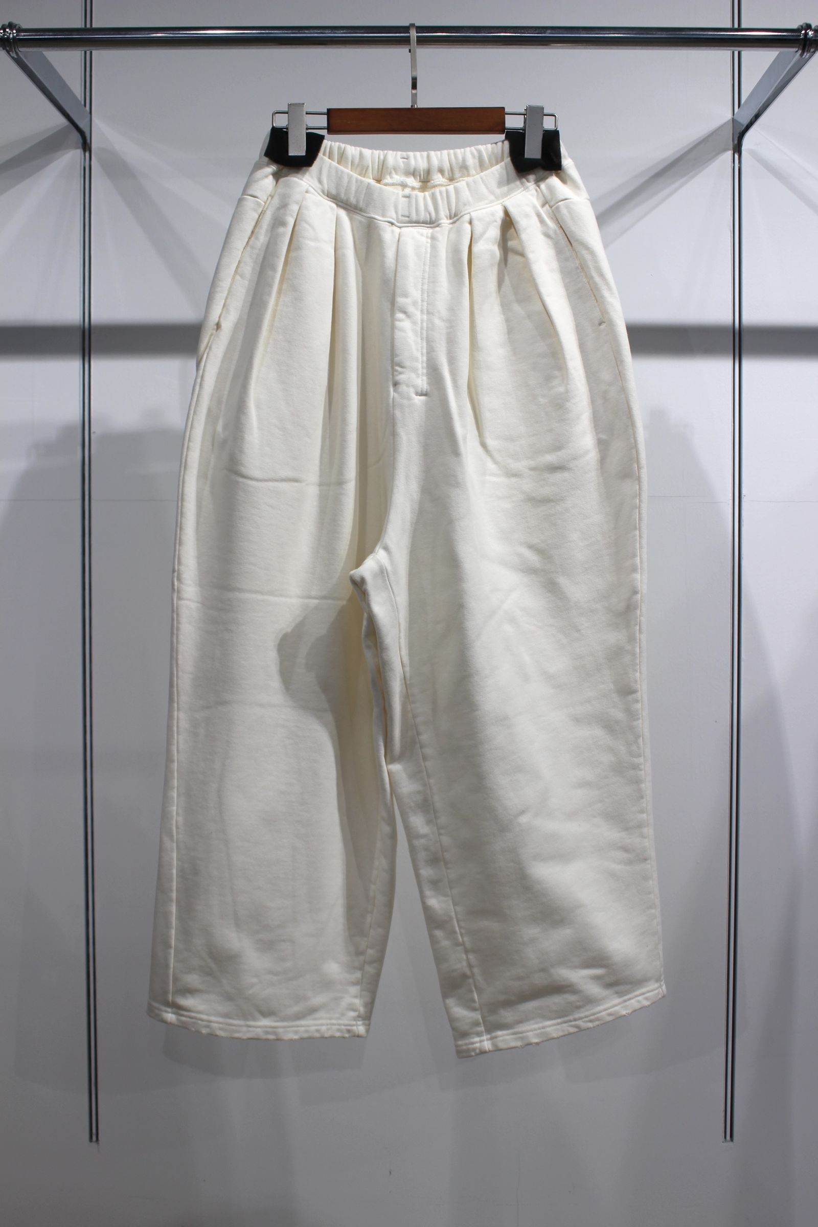 TUCK SWEAT PANTS | WHITE | スウェットパンツ