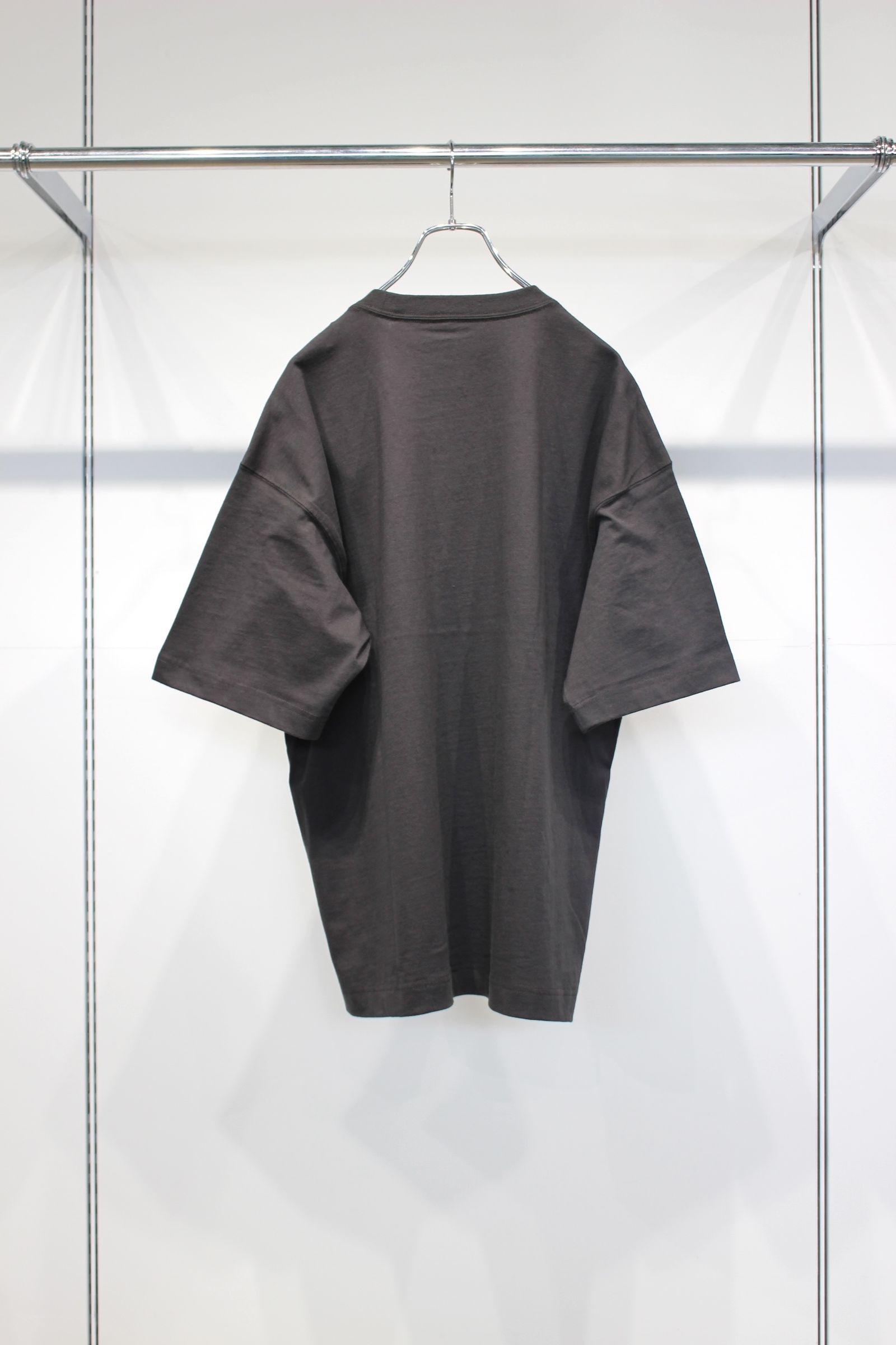 WORDCORE ON ATOMIUM T | Charcoal | カットソー