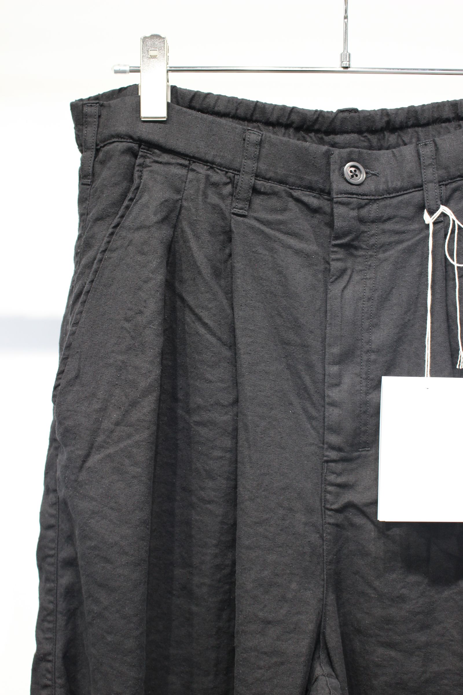 S/L TUCK EASY SLACKS | BLACK | スラックス