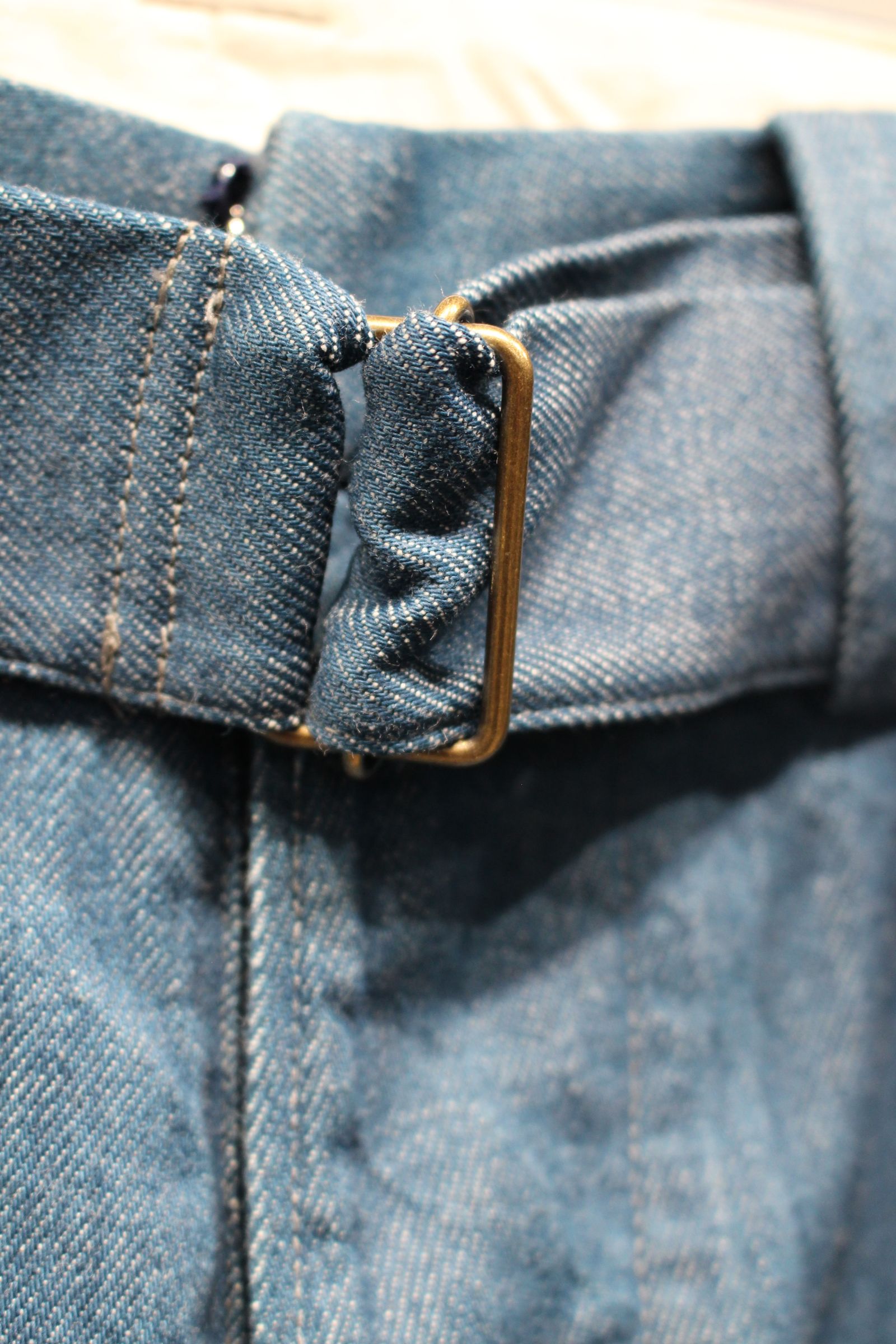 BLUE SHUTTLE DENIM BELTED FRENCH ARMY MIL BAGGY TROUSER | BLUE | デニムパンツ
