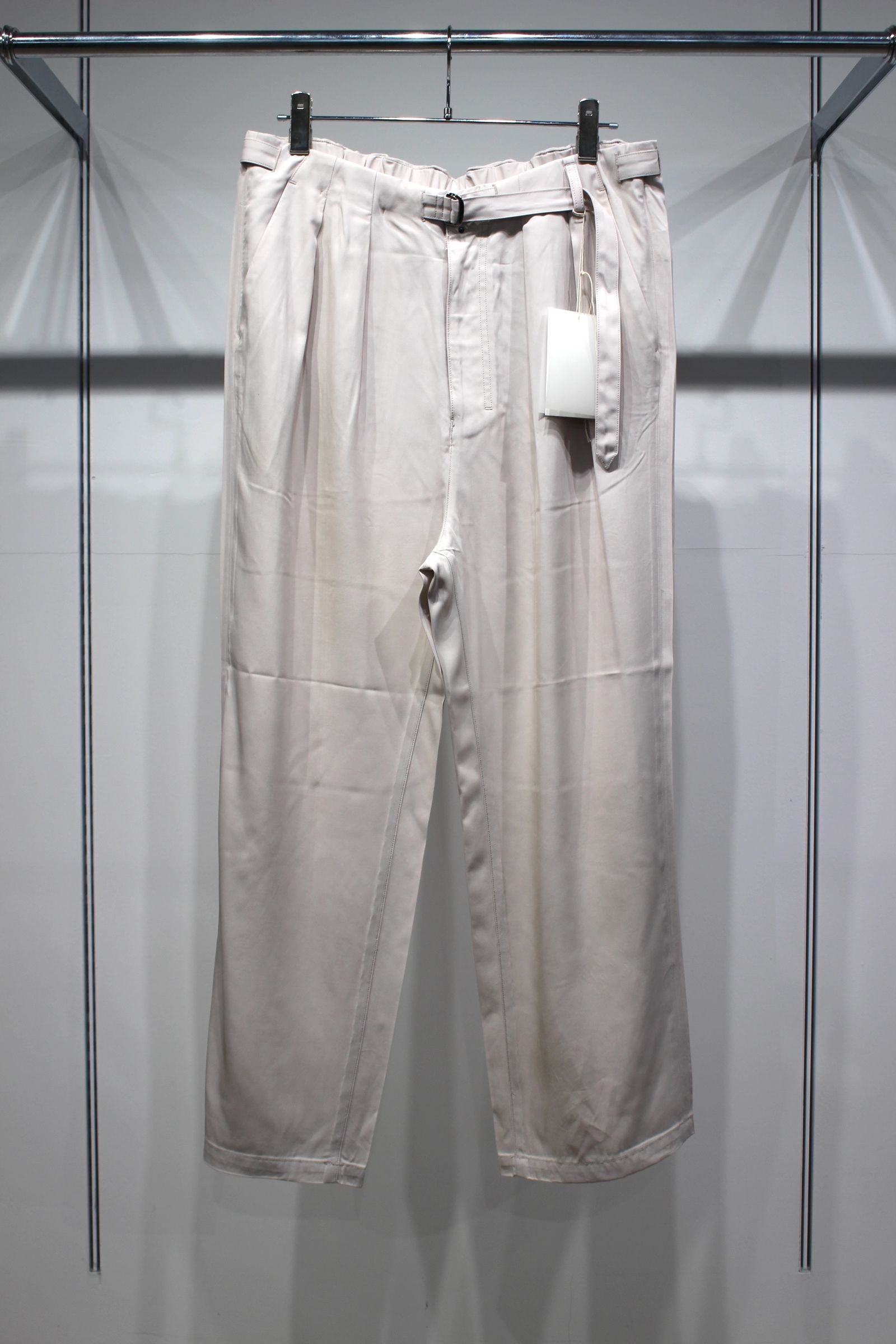 ANCELLM - VISCOSE BELT-LESS TROUSERS | OFF | スラックス | NapsNote