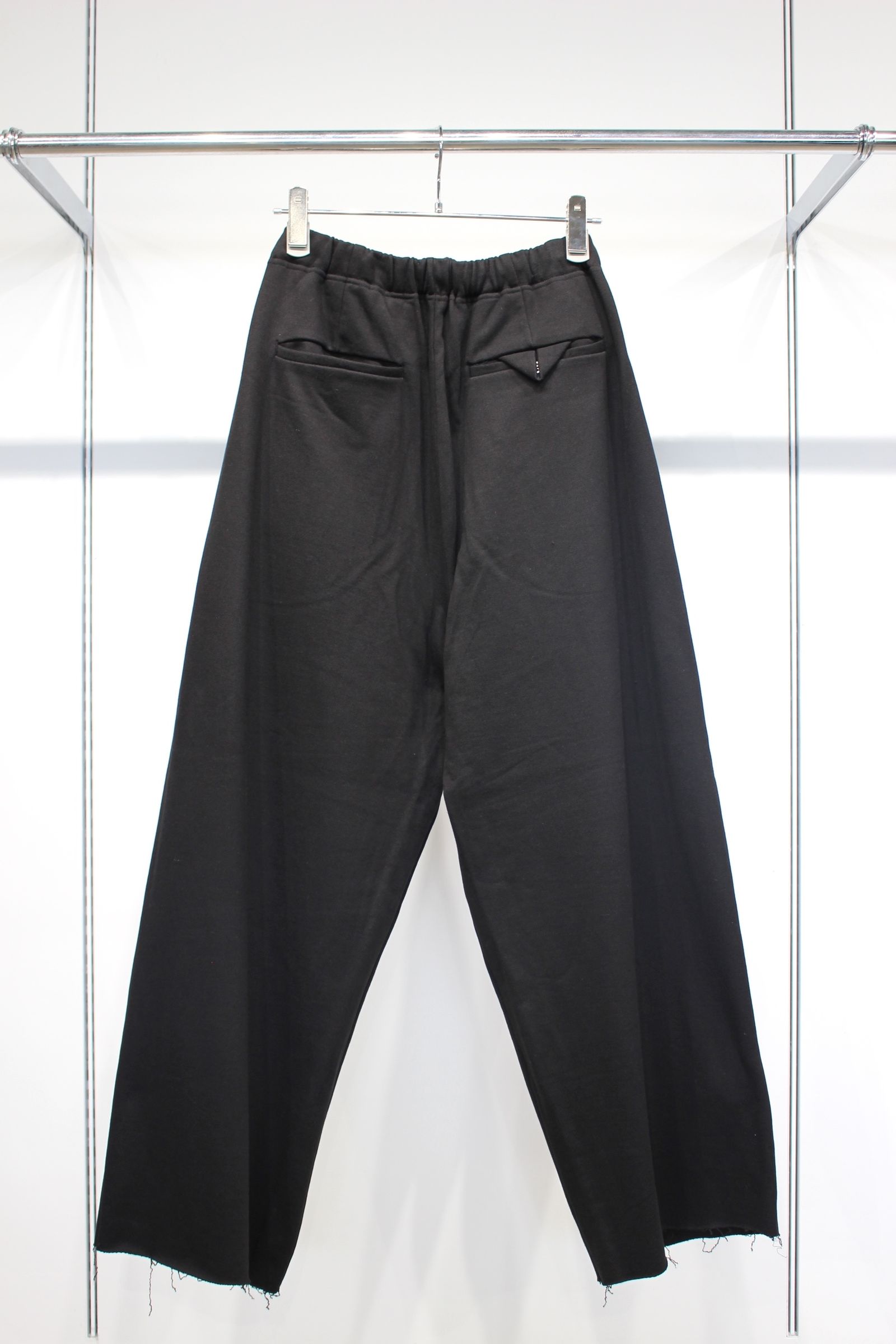 TUCK SWEAT PANTS | BLACK | スウェットパンツ