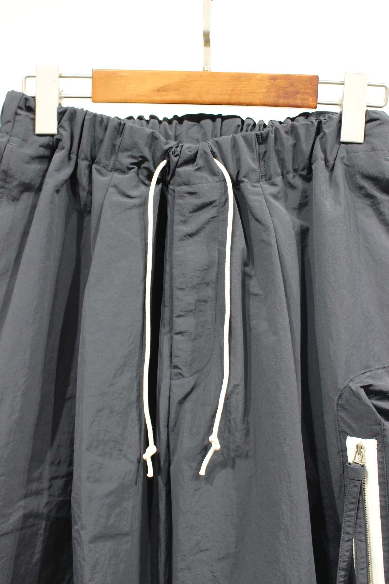 NYLON TAFFETA WIDE SHORT PANTS | BLACK | ショーツ