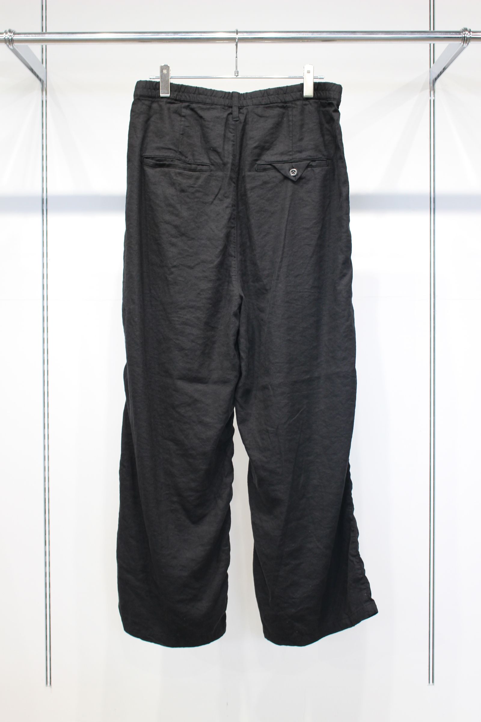 S/L TUCK EASY SLACKS | BLACK | スラックス