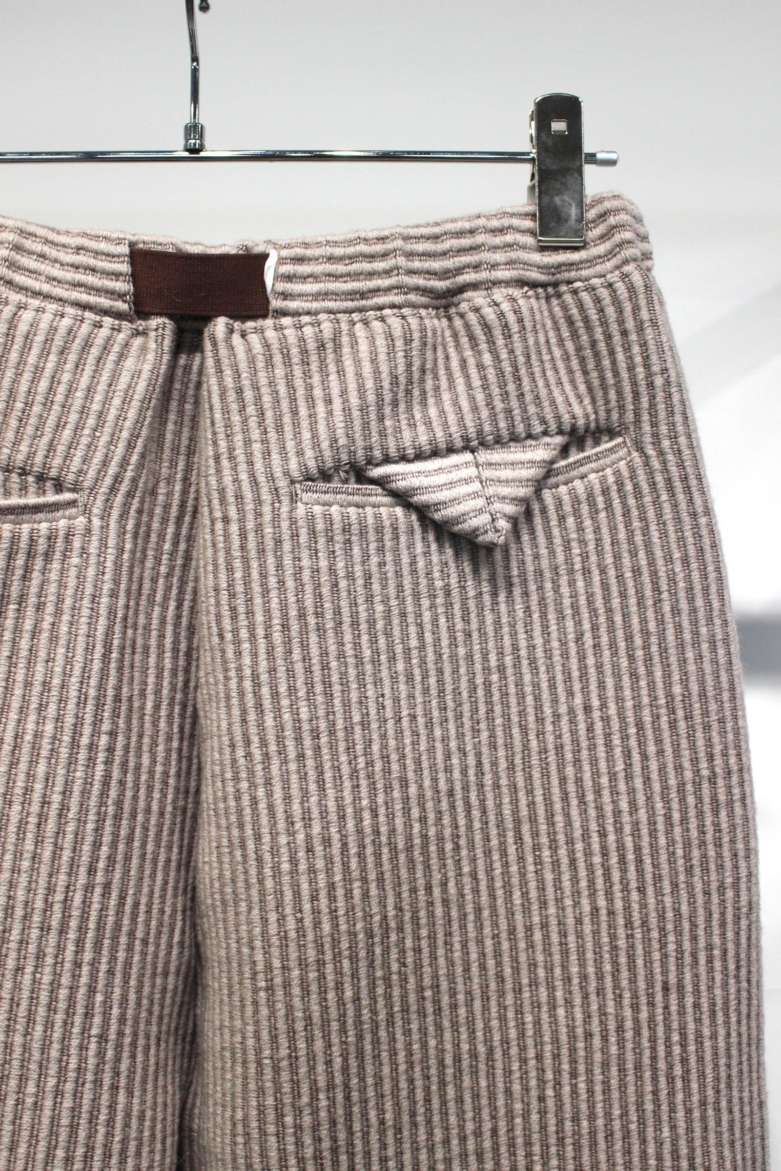 [ラスト1点] WOOLCORD BELTLESS SLACKS | SAND | スラックス