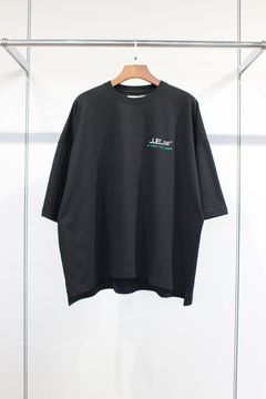 JE EMBROIDERY TEE/カットソー/ブラック