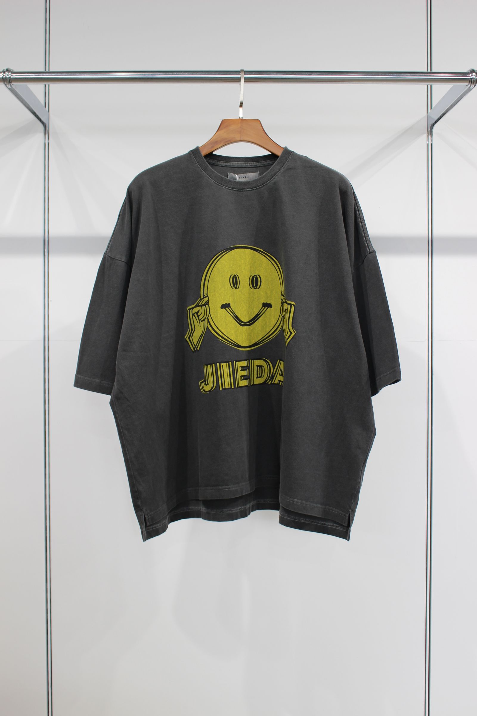JieDa - JIEDA SMILE OVERSIZED TEE/プリントTシャツ/ブラック | NapsNote