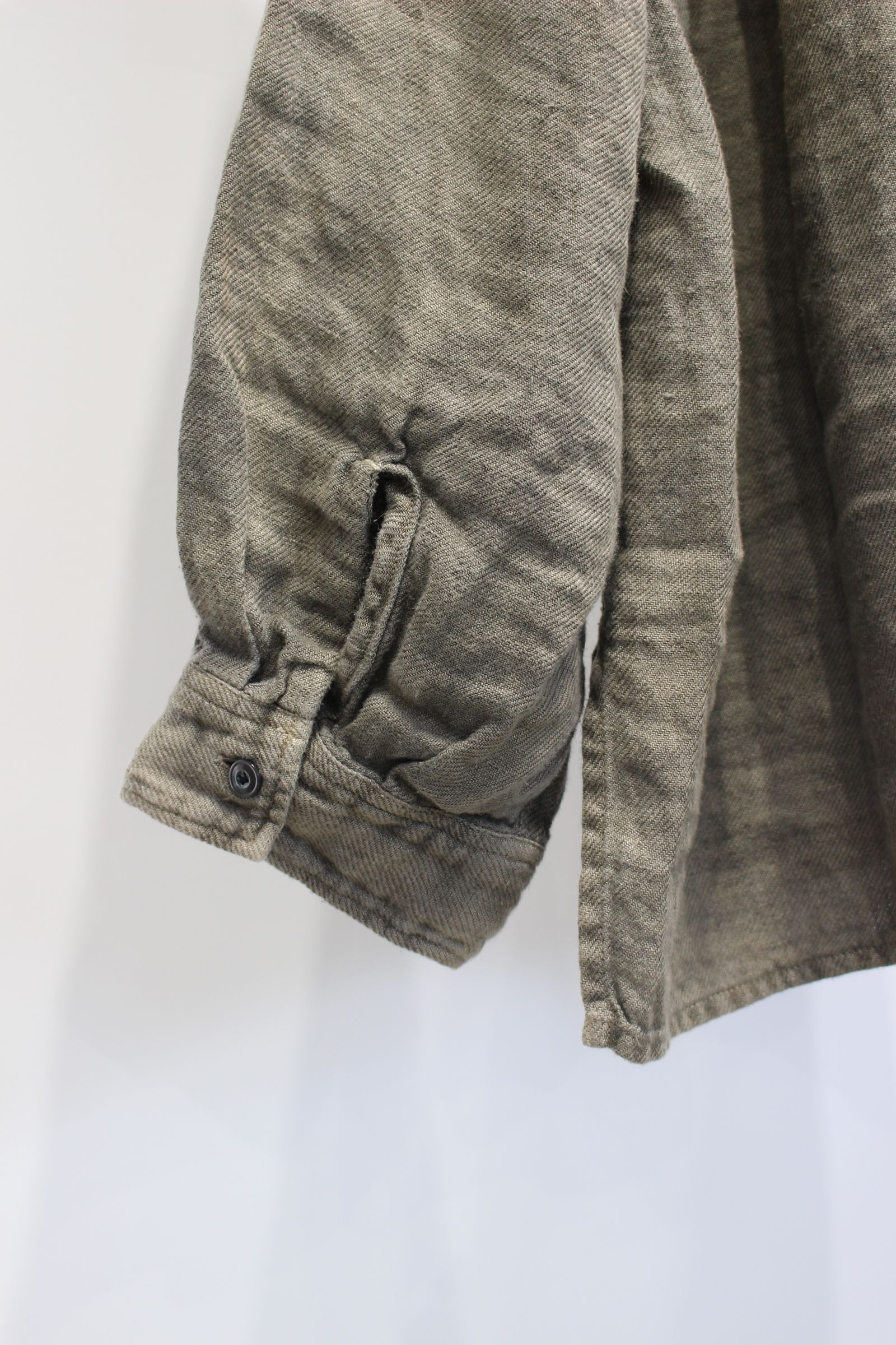 AGING LINEN CROSS-LINE SHIRT | KHAKI BEIGE | シャツ