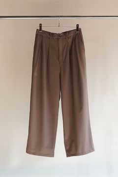 WIDE EASY TUCK SLACKS | BEIGE | スラックス