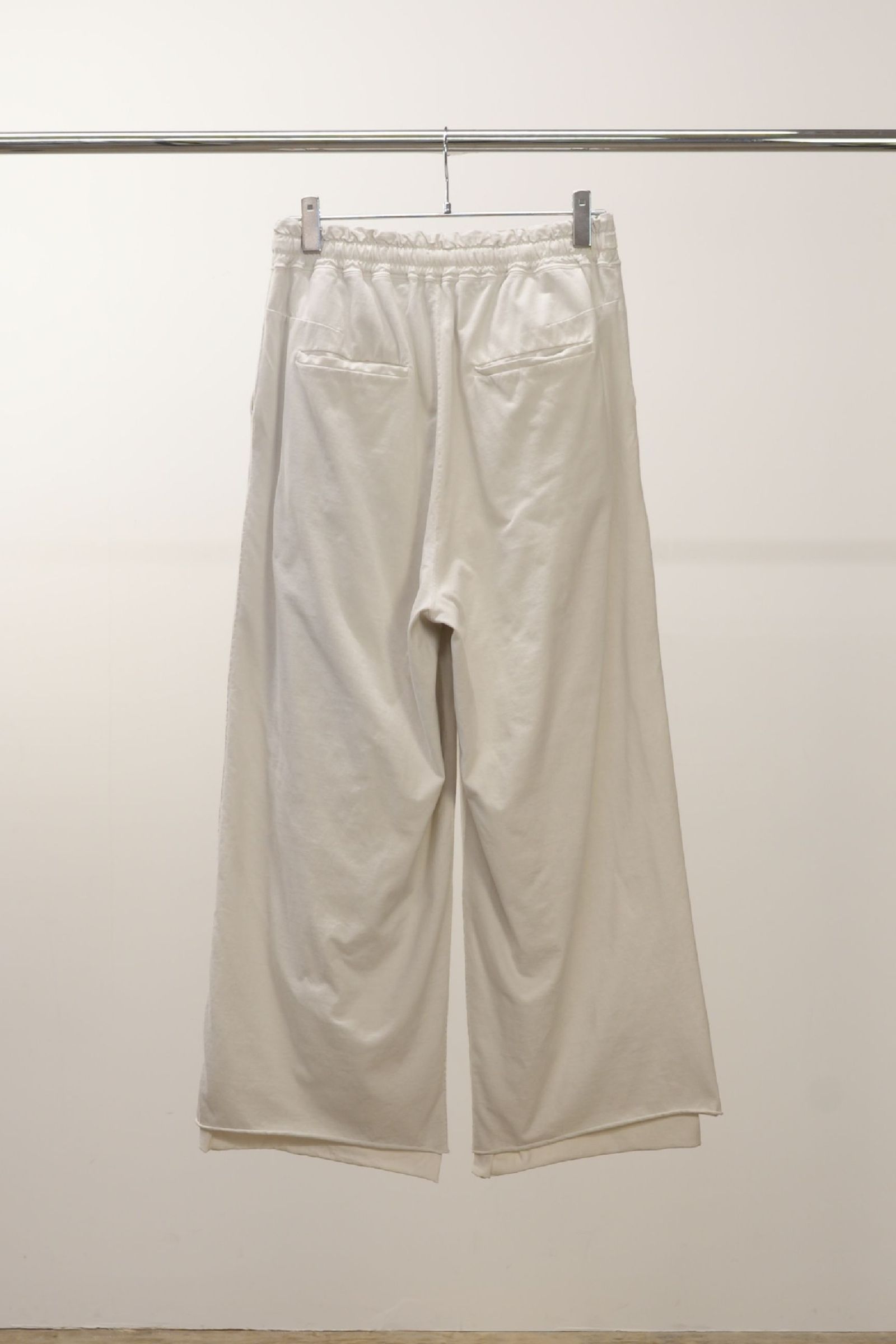 DRAPE WIDE EASY CUT SLACKS | WHITE | スラックス
