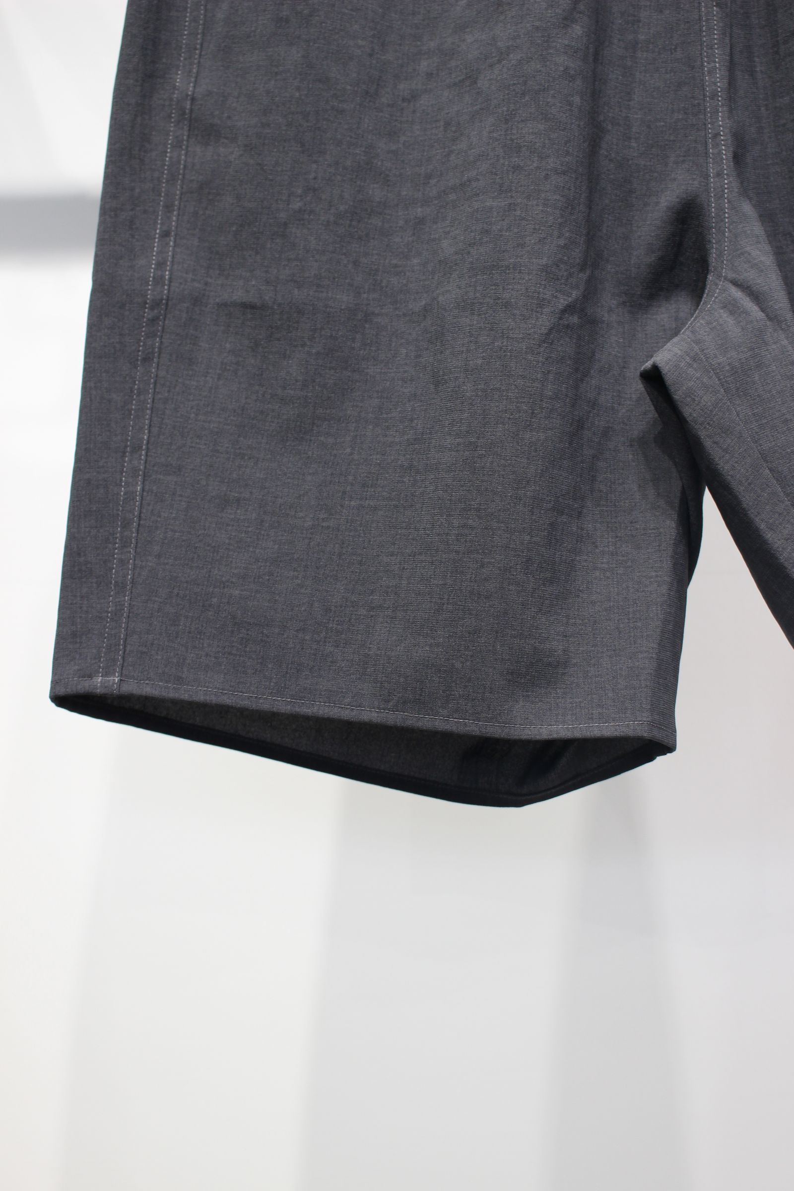 SHARI SHORTS | CHAMBRAY BLACK | イージーショーツ