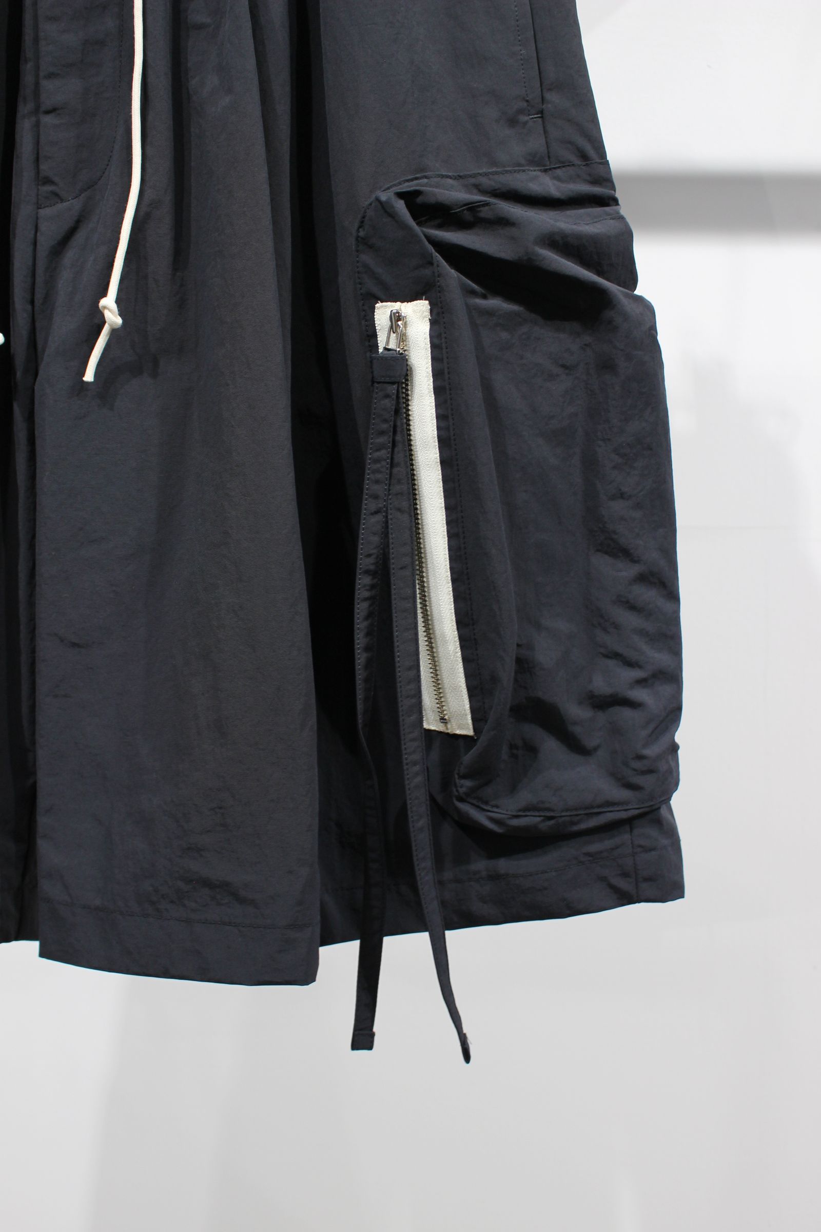 NYLON TAFFETA WIDE SHORT PANTS | BLACK | ショーツ