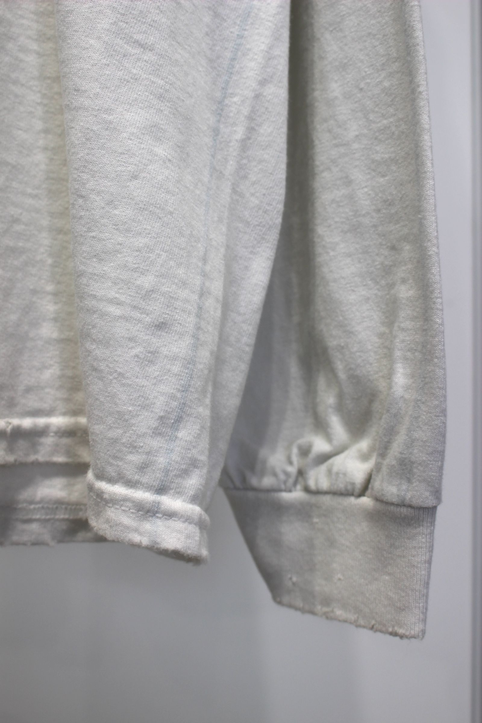 EMBROIDERY DYED LS T-SHIRT | G.WHITE | カットソー