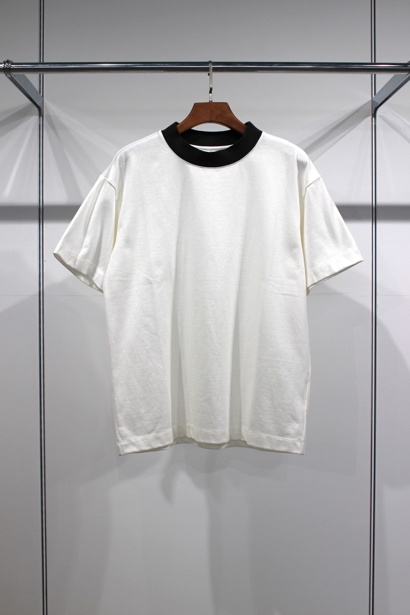 TIGHT-SLITCHED KNITTED FABRIC RINGER S/S TEE/CHARCOAL