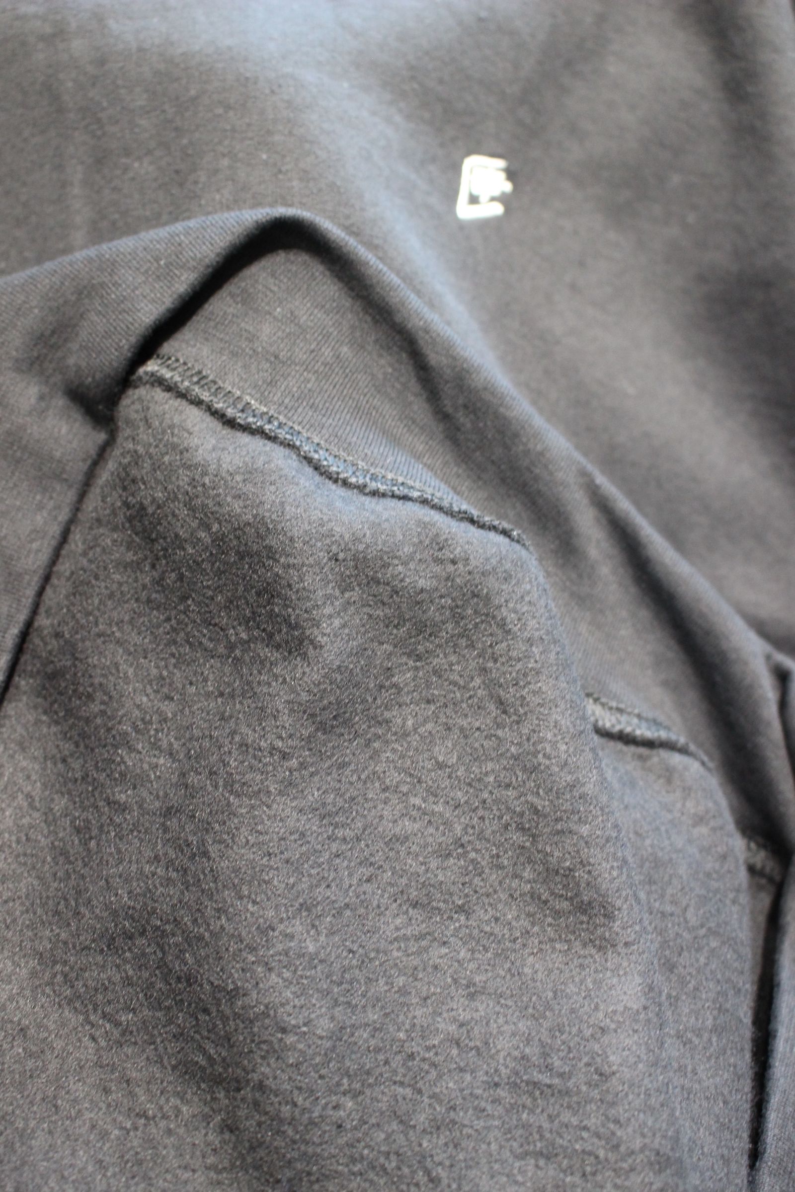 One point匣embroidery crew/BLACK【10/1 発売】