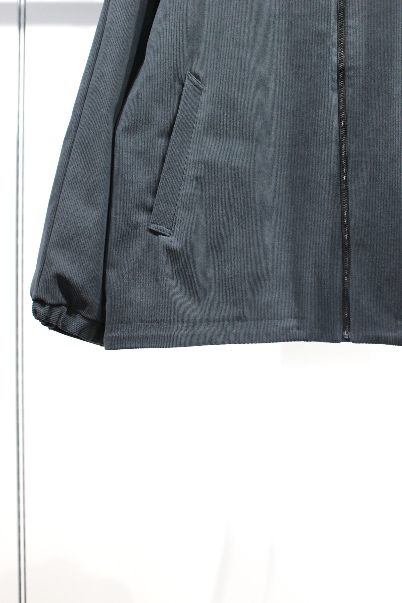TRICOT CORDUROY COLLARLESS BLOUSON | CADET BLUE | コーデュロイブルゾン