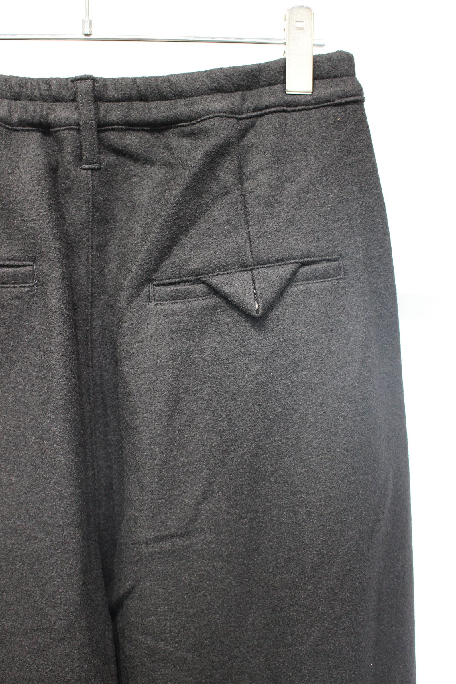 WOOL WIDE EASY TUCK SLACKS | BLACK | スラックス