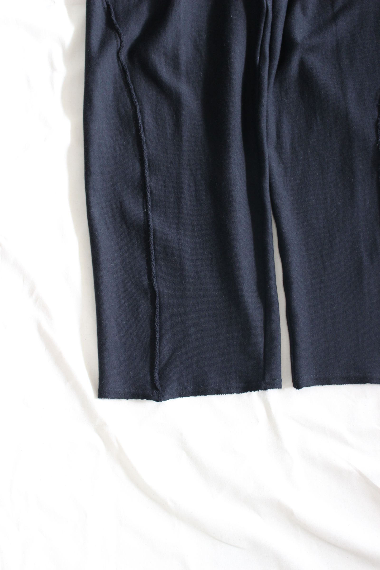 HAKEEM TWIST TROUSERS | BLACK | スウェットパンツ