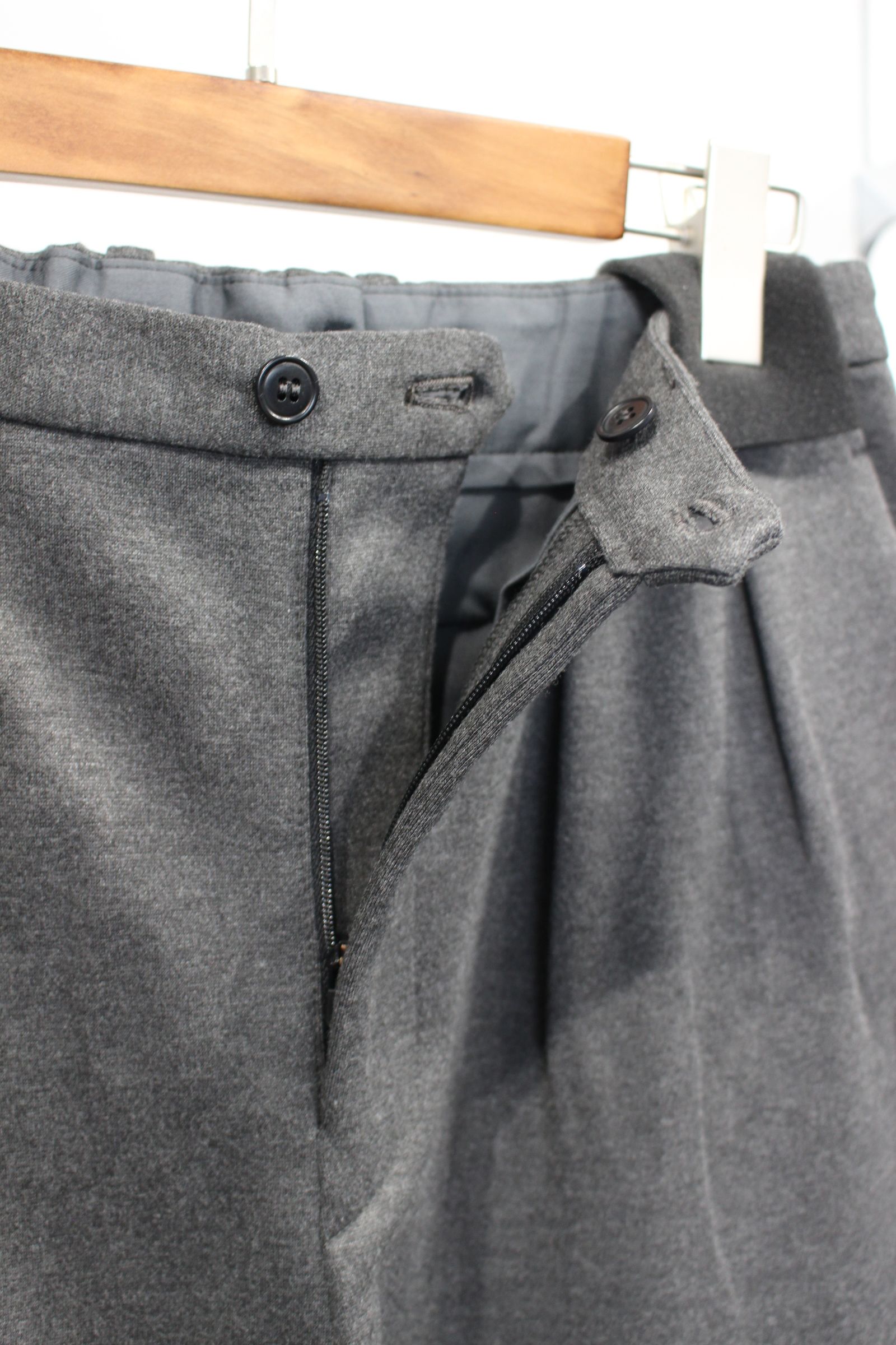 PONTE ROME CLASSIC TAPERED PANTS | CHARCOAL | 2タックパンツ