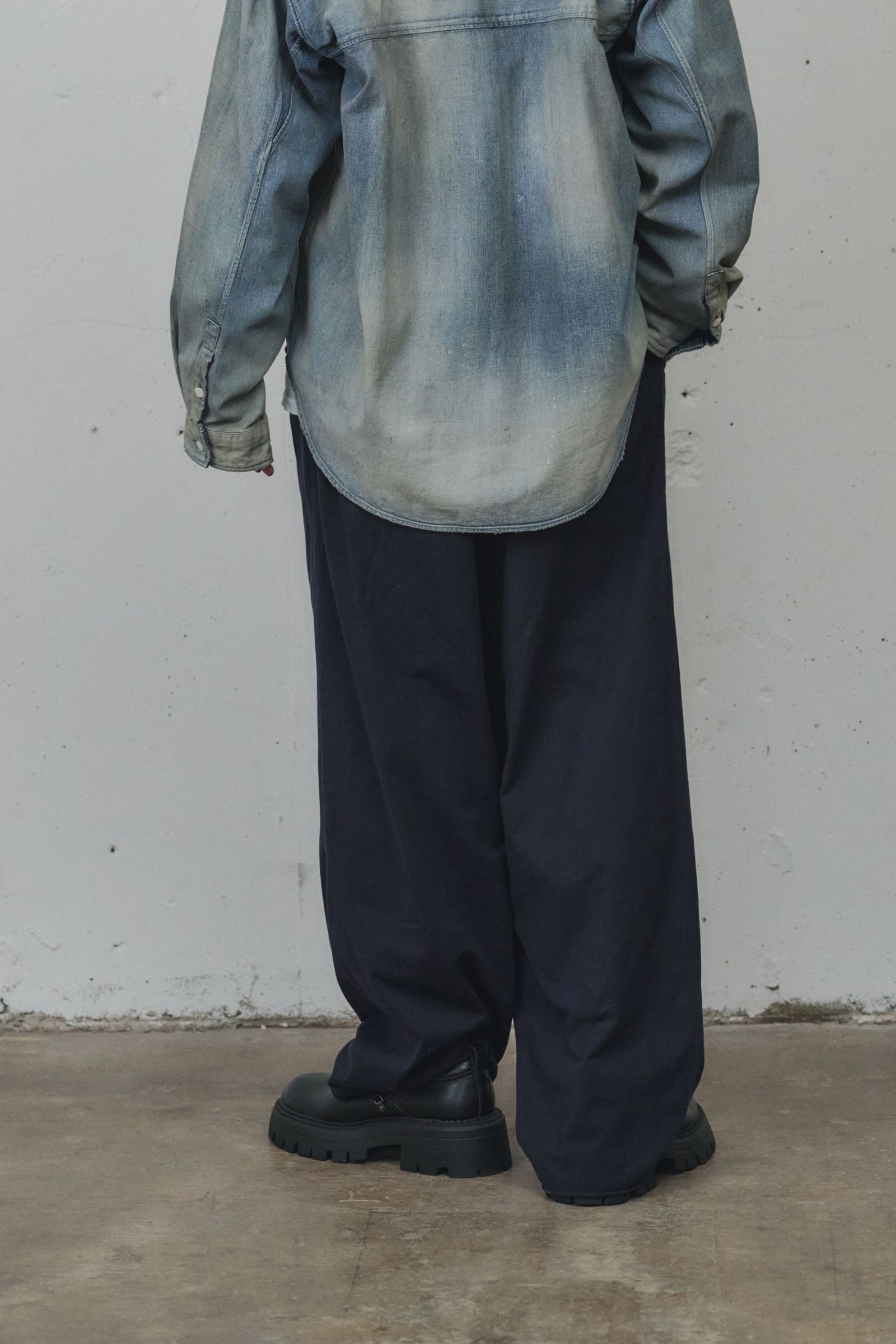 DRAPE WIDE EASY CUT SLACKS | NAVY | スラックス