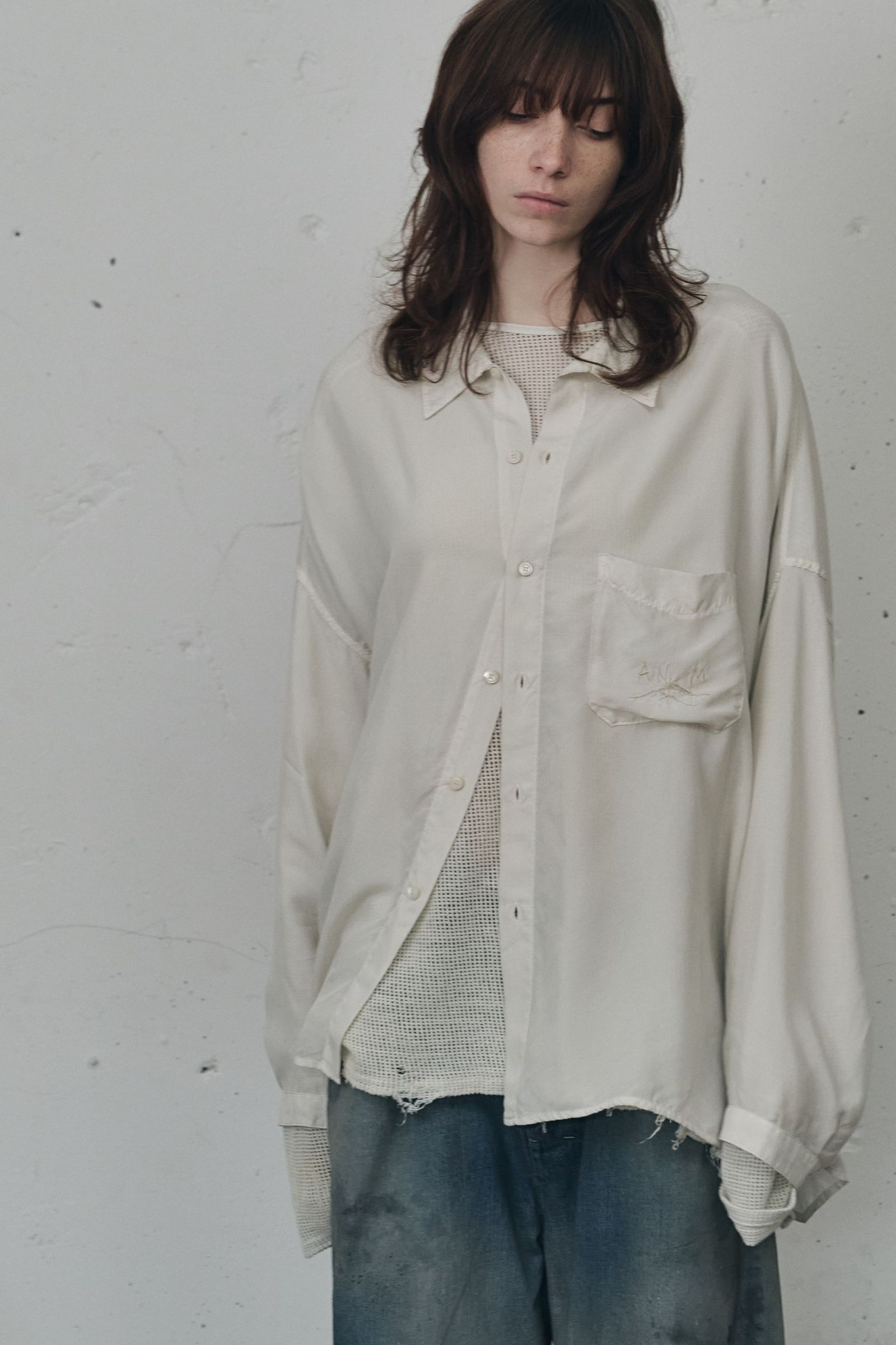 [ラスト1点] EMBROIDERED SOUVENIR SHIRT | WHITE | 刺繍シャツ
