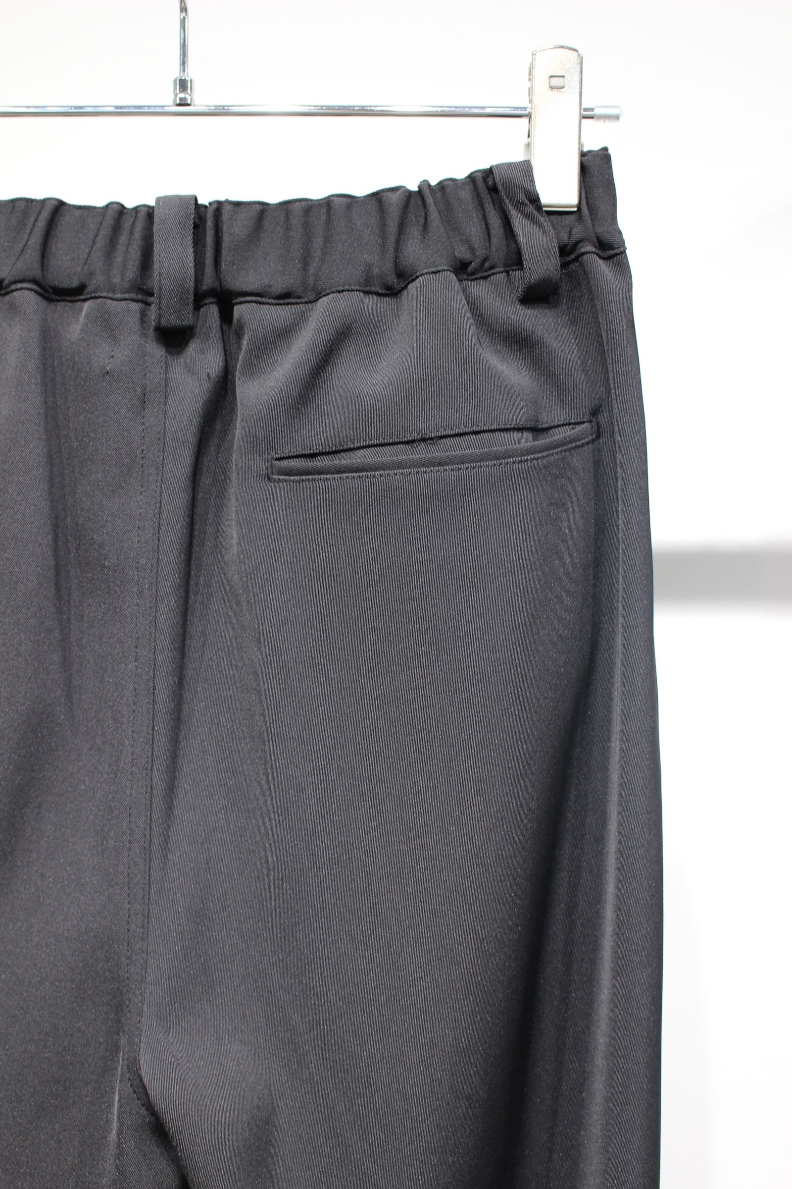 TWILL TWIST CENTER SEAM PANTS | BLACK | イージーパンツ