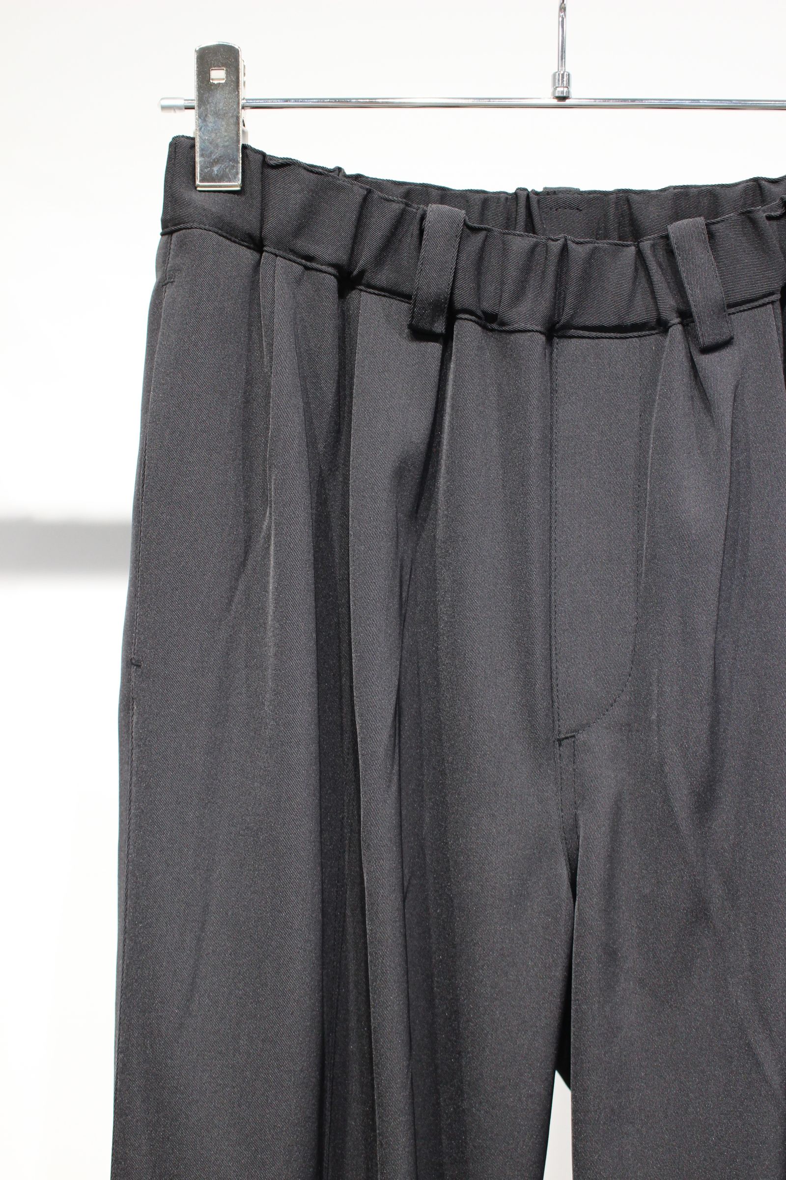 TWILL TWIST CENTER SEAM PANTS | BLACK | イージーパンツ