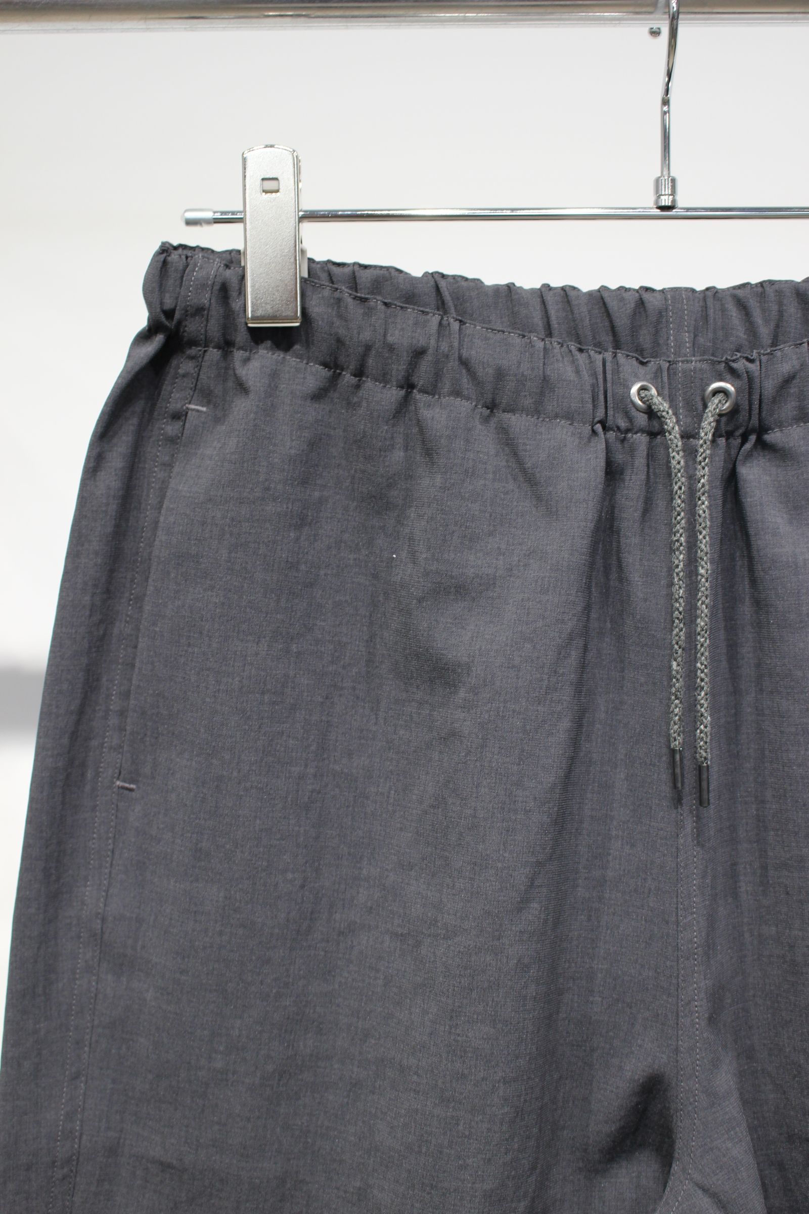 SHARI SHORTS | CHAMBRAY BLACK | イージーショーツ