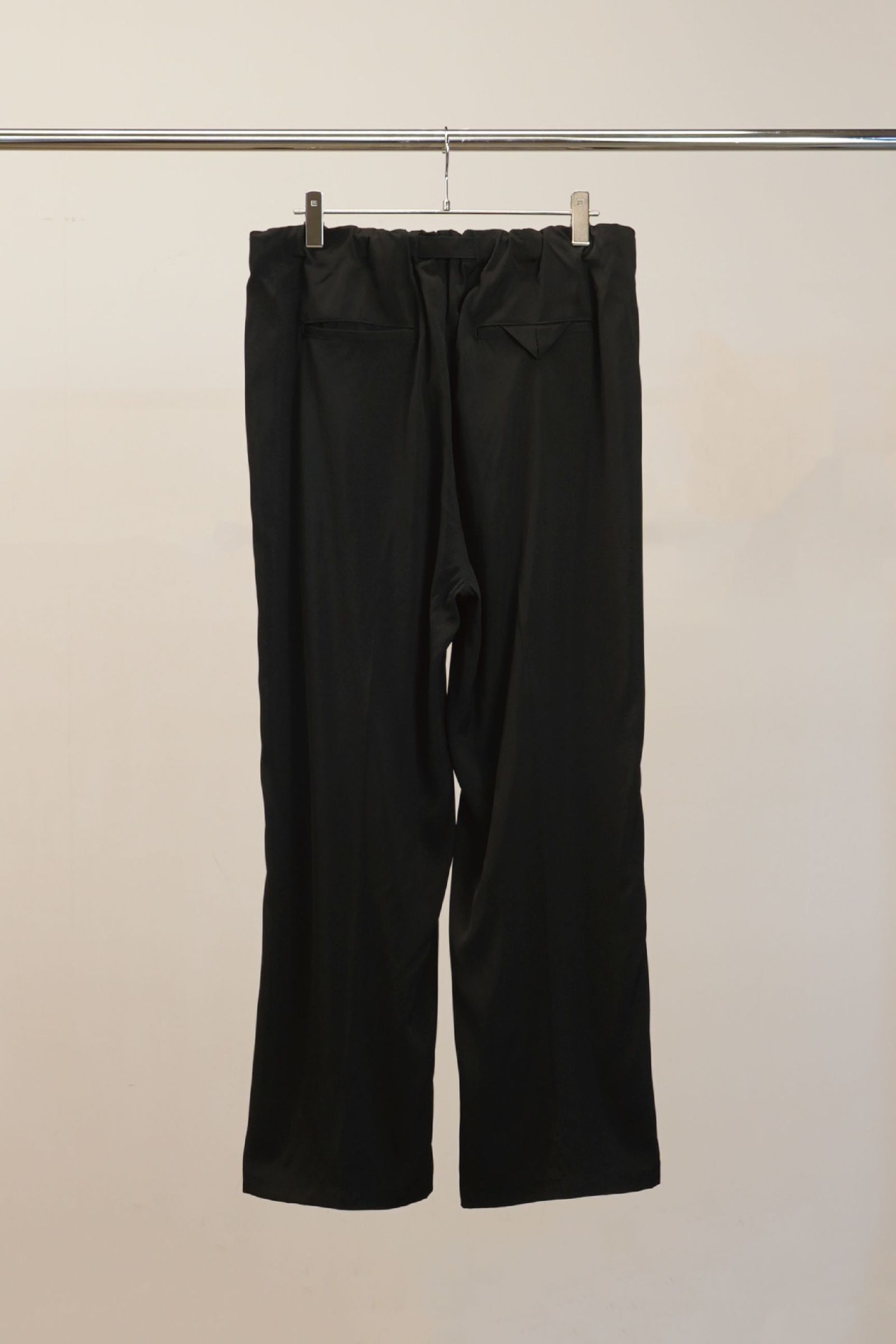 [ラスト1点] VISCOSE BELT-LESS TROUSERS | BLACK | スラックス