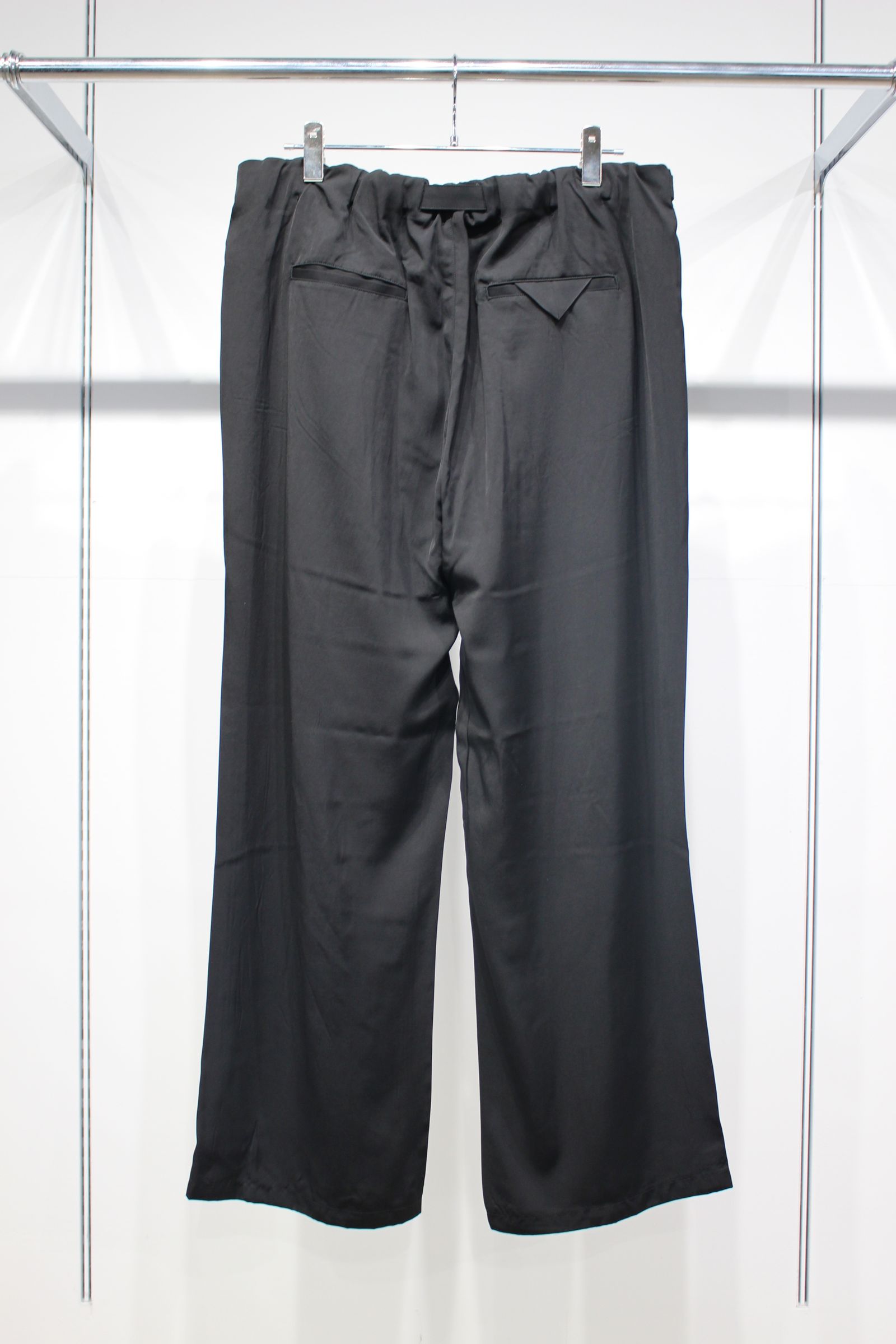 [ラスト1点] VISCOSE BELT-LESS TROUSERS | BLACK | スラックス