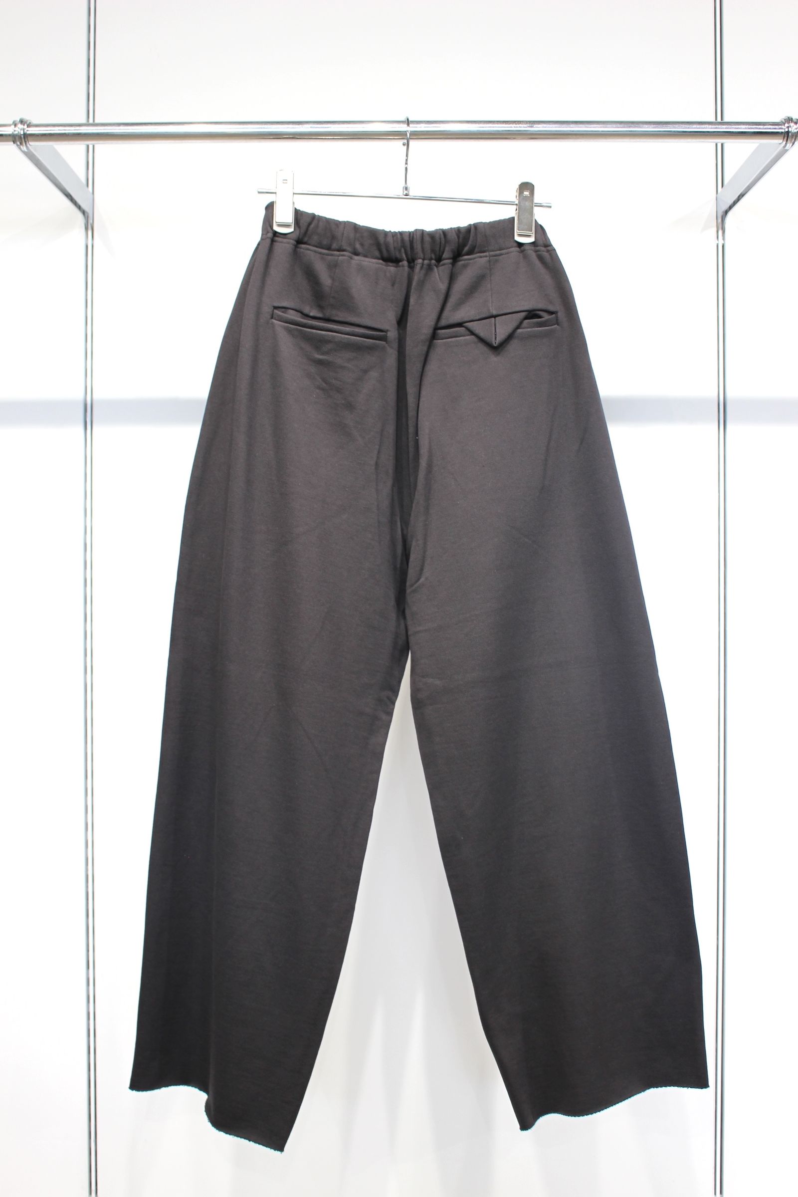 TUCK SWEAT PANTS | D.OLIVE | スウェットパンツ