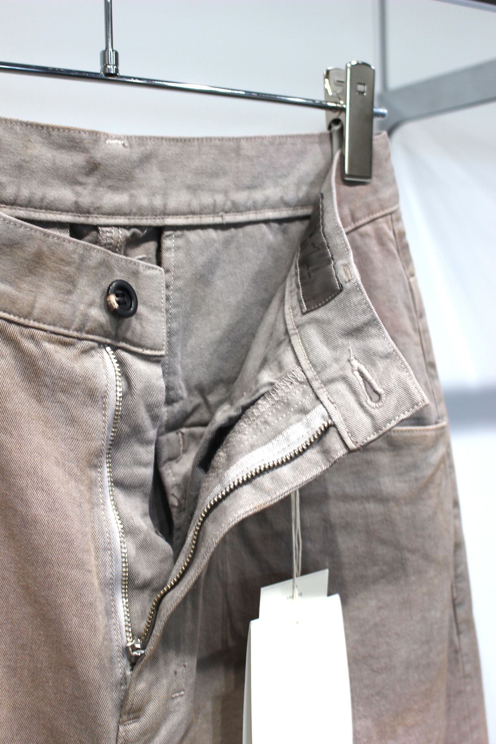 AGING CHINO SLACKS | GRAY | チノスラックス