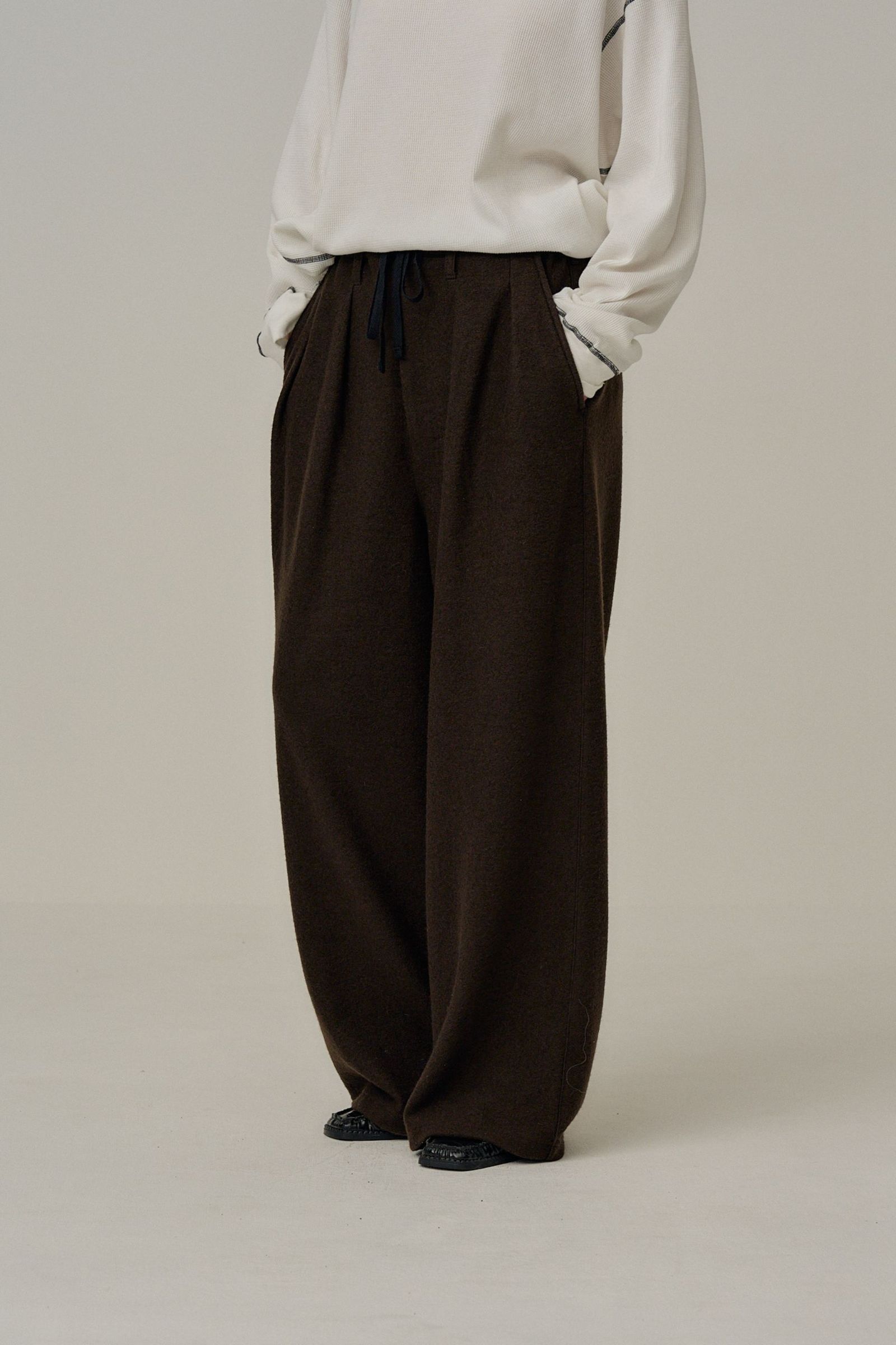 WOOL WIDE EASY TUCK SLACKS | D.BROWN | スラックス